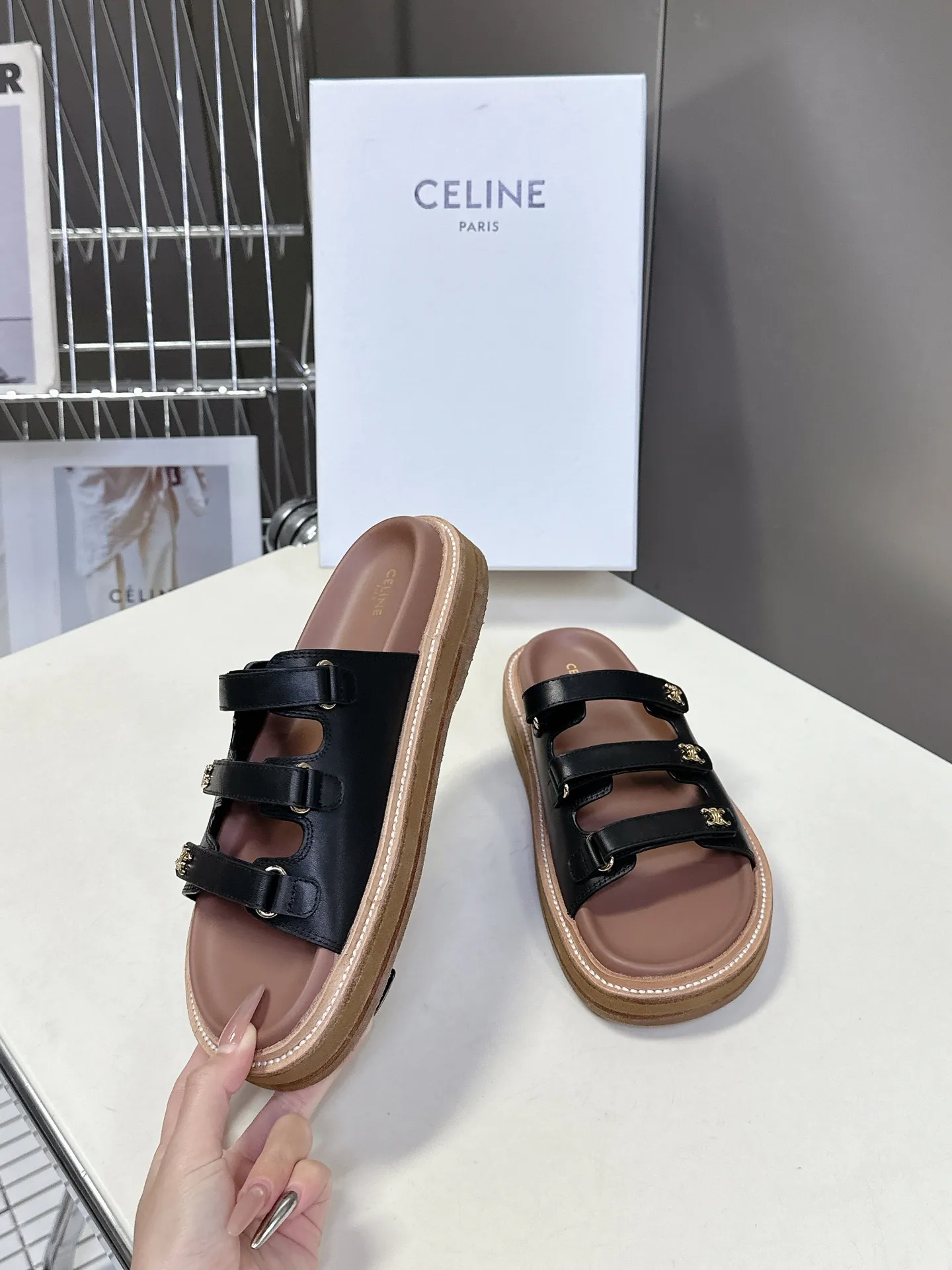 セリーヌ黒レトロなローマのサンダルとスリッパ - 画像 (5)