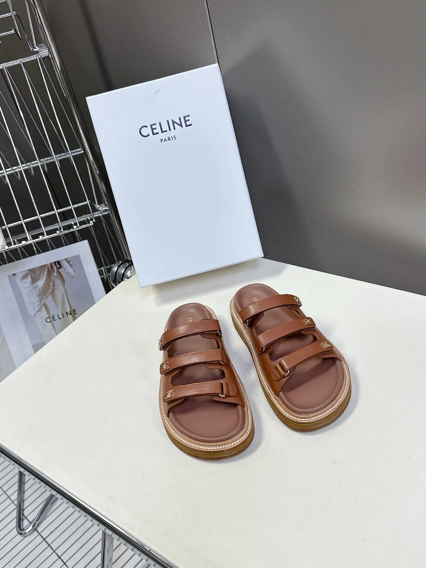セリーヌ新作レトロなローマのスリッパ茶色