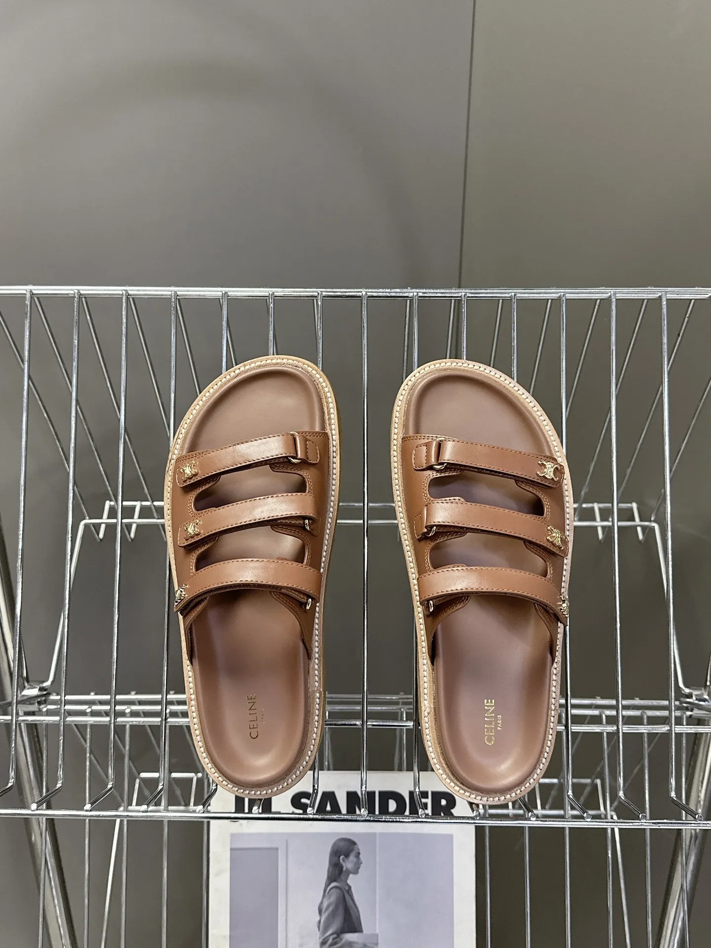 セリーヌ新作レトロなローマのスリッパ茶色 - 画像 (7)