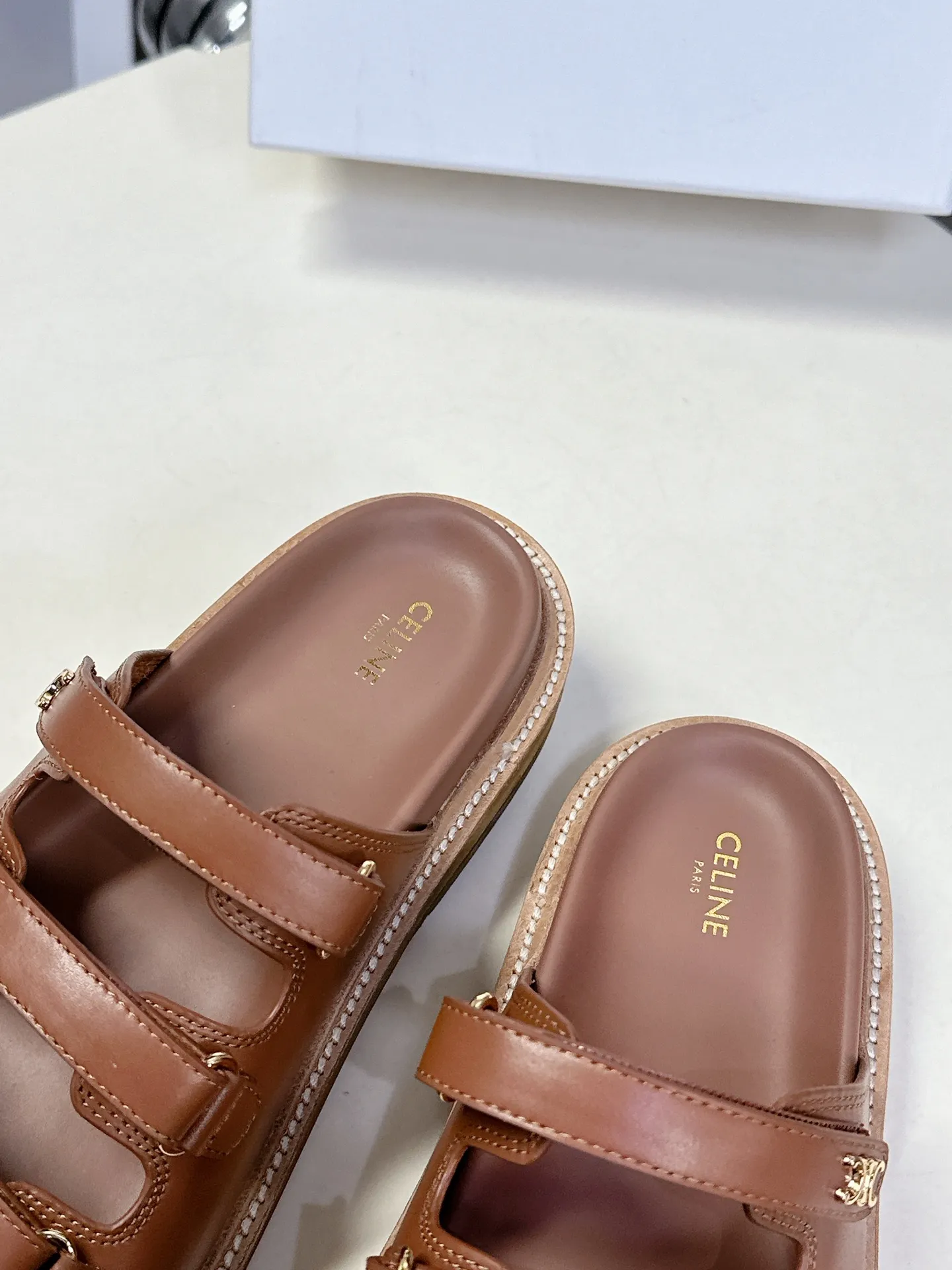 セリーヌ新作レトロなローマのスリッパ茶色 - 画像 (9)