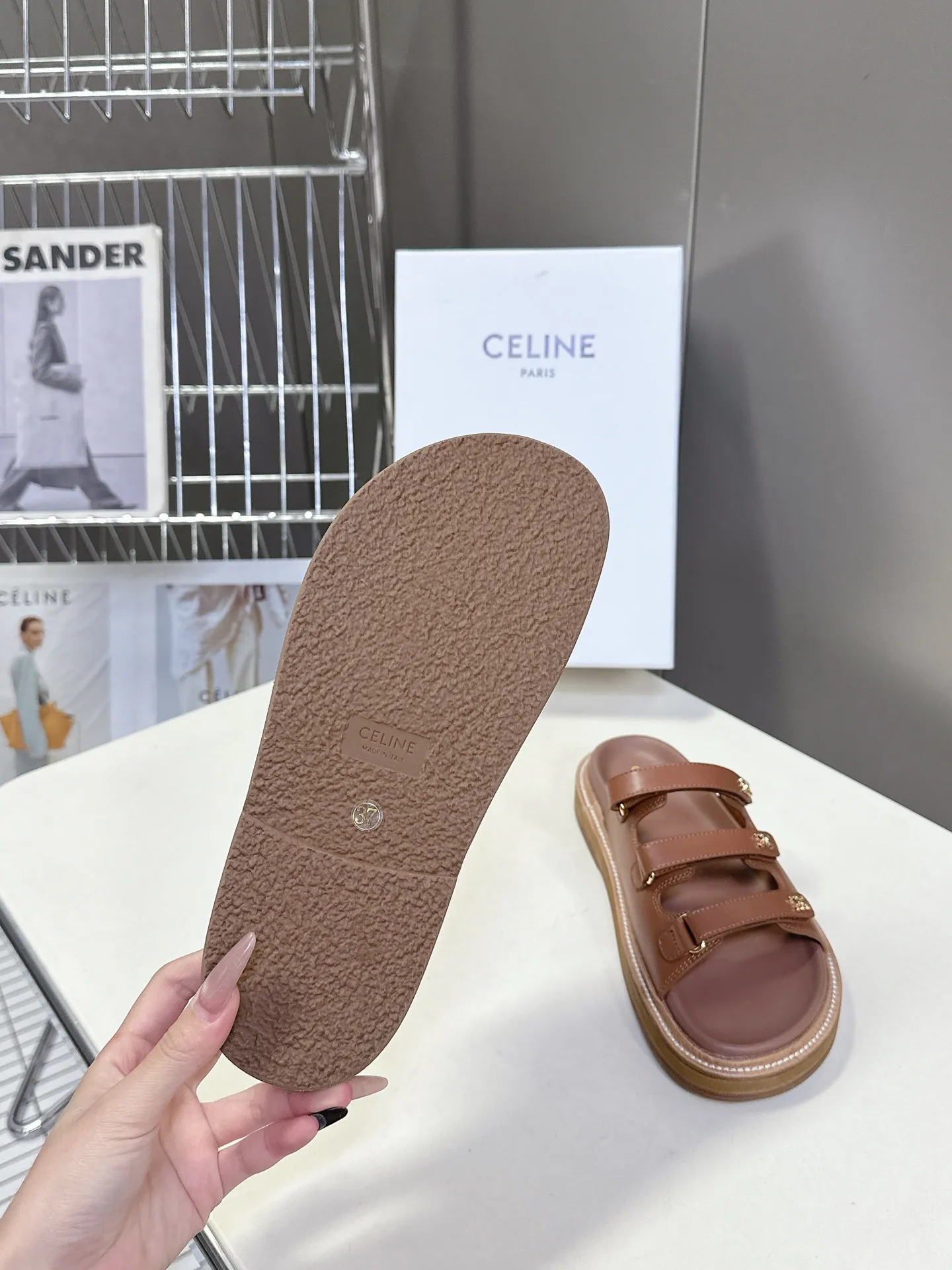 セリーヌ新作レトロなローマのスリッパ茶色 - 画像 (10)