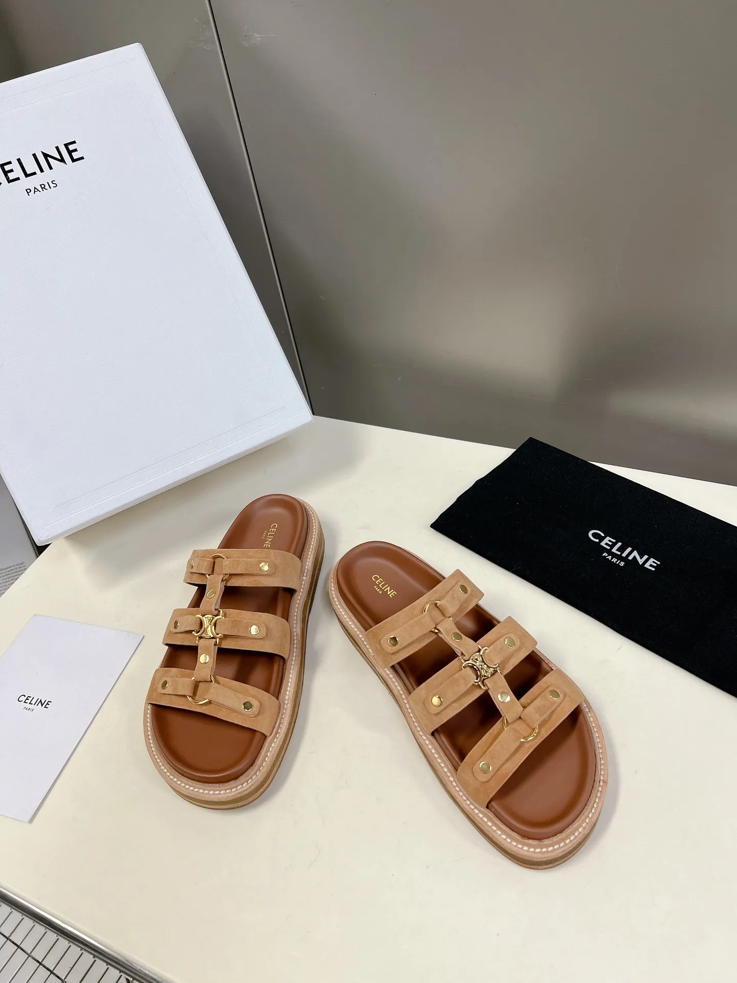 CELINE キャメル レトロなローマのサンダルとスリッパ - 画像 (3)