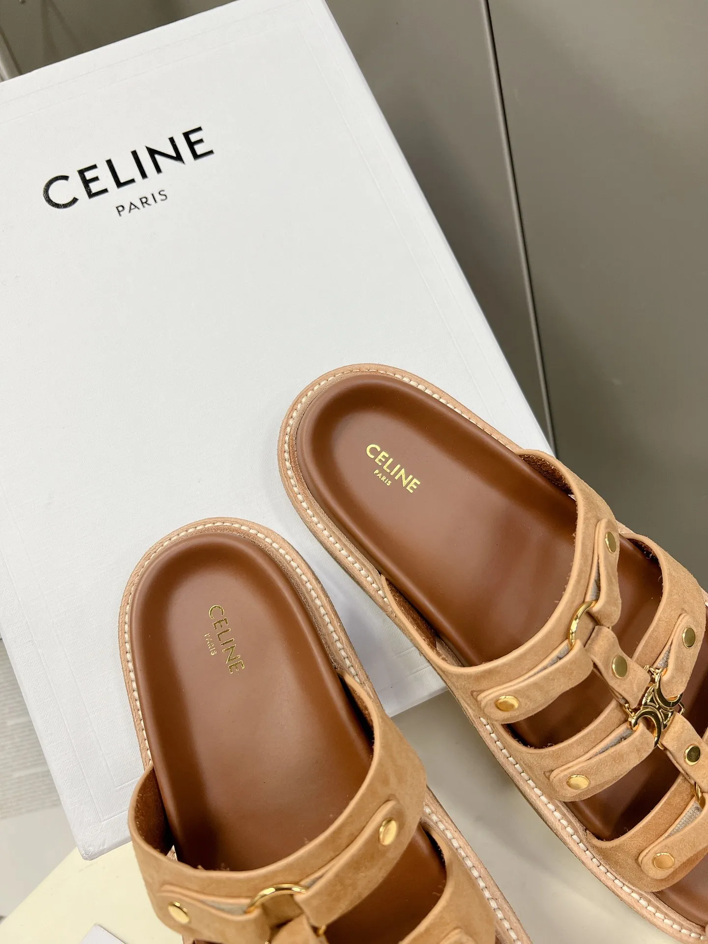 CELINE キャメル レトロなローマのサンダルとスリッパ - 画像 (9)