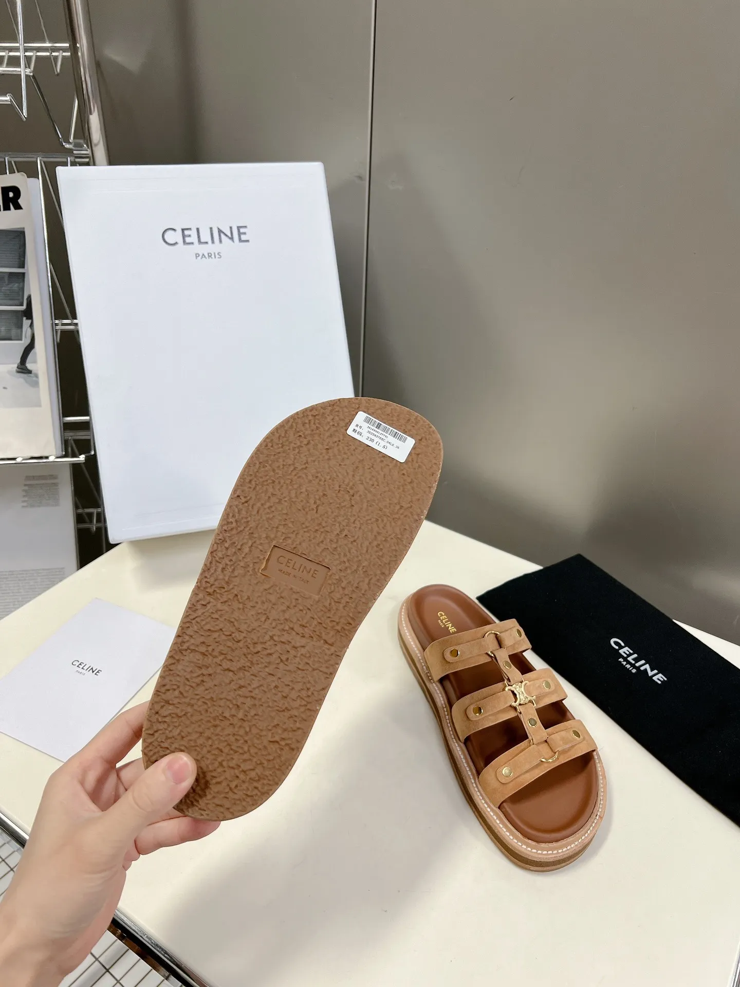 CELINE キャメル レトロなローマのサンダルとスリッパ - 画像 (10)