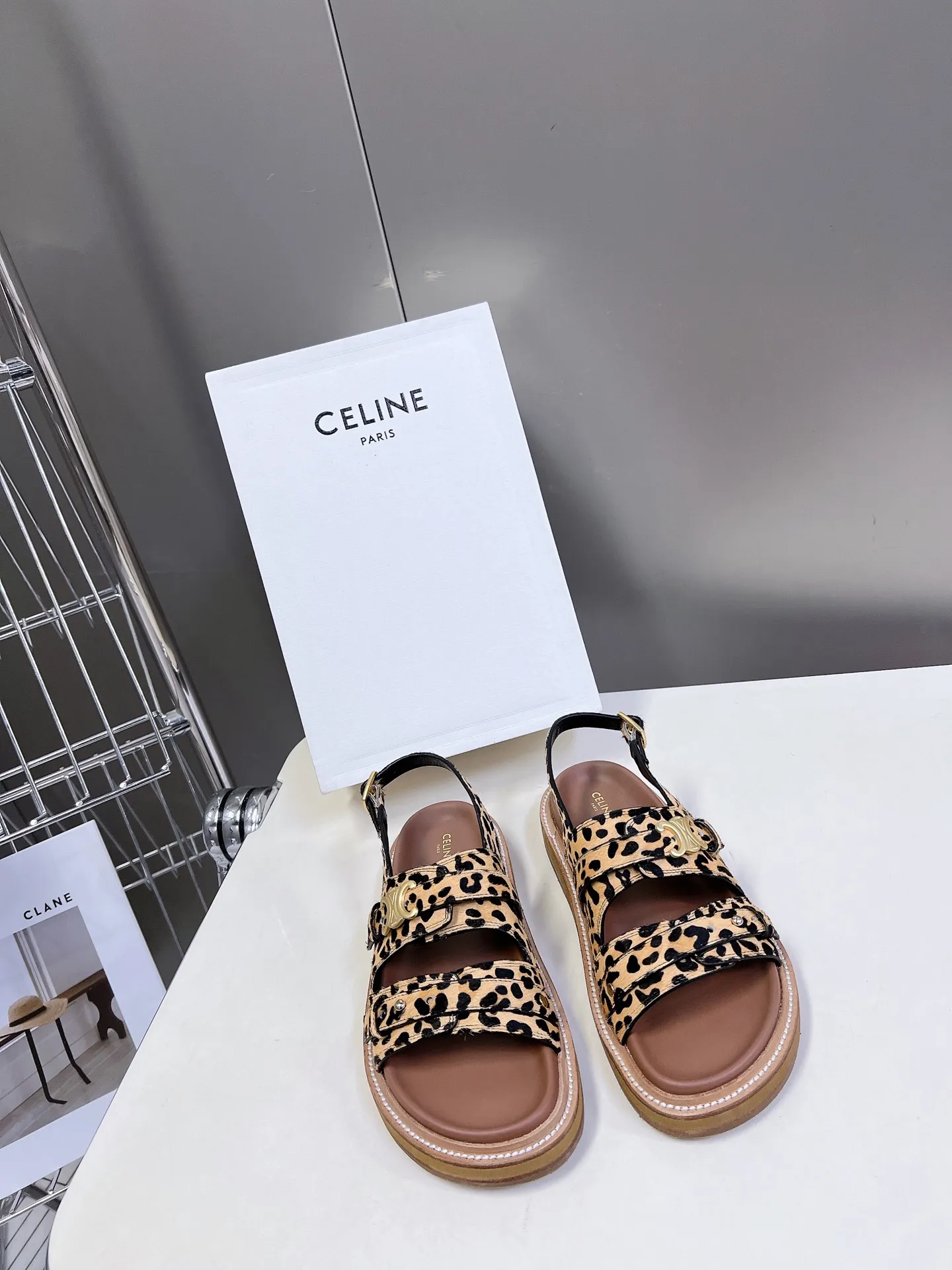 セリーヌ レオパード レトロなローマのスリッパ