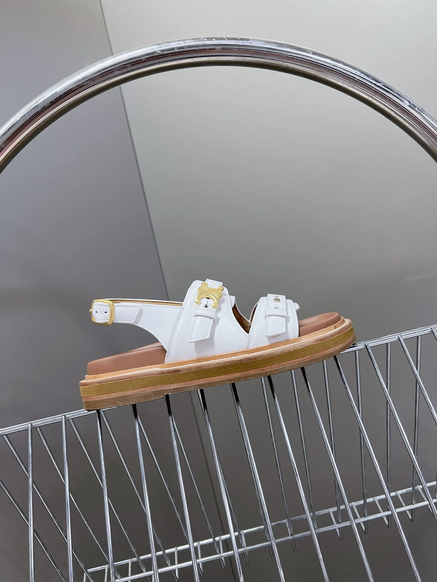 セリーヌ 白 レトロなローマのサンダルとスリッパ - 画像 (6)