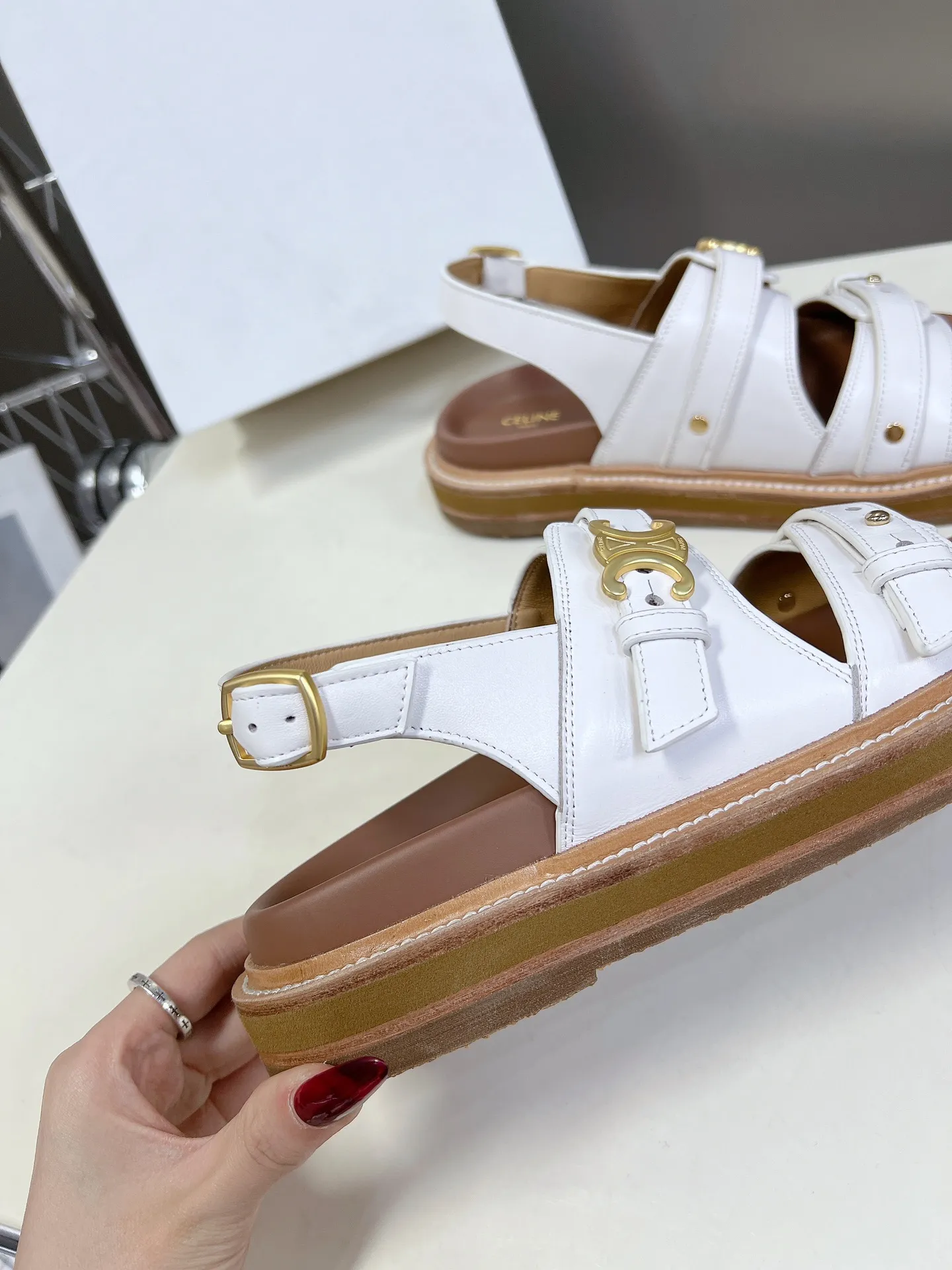 セリーヌ 白 レトロなローマのサンダルとスリッパ - 画像 (9)