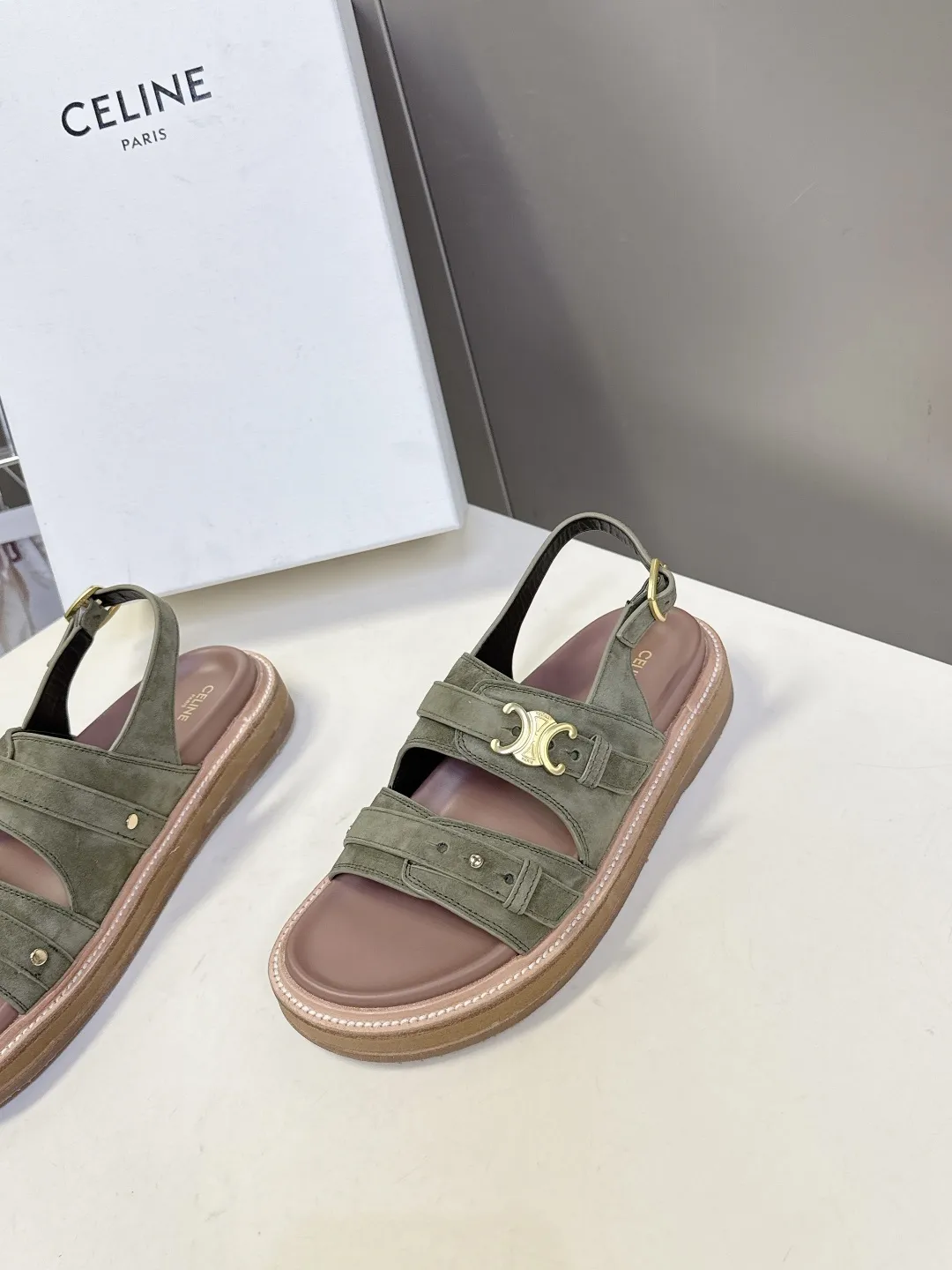 CELINE セリーヌ 緑 レトロなローマのスリッパ 新作 - 画像 (4)