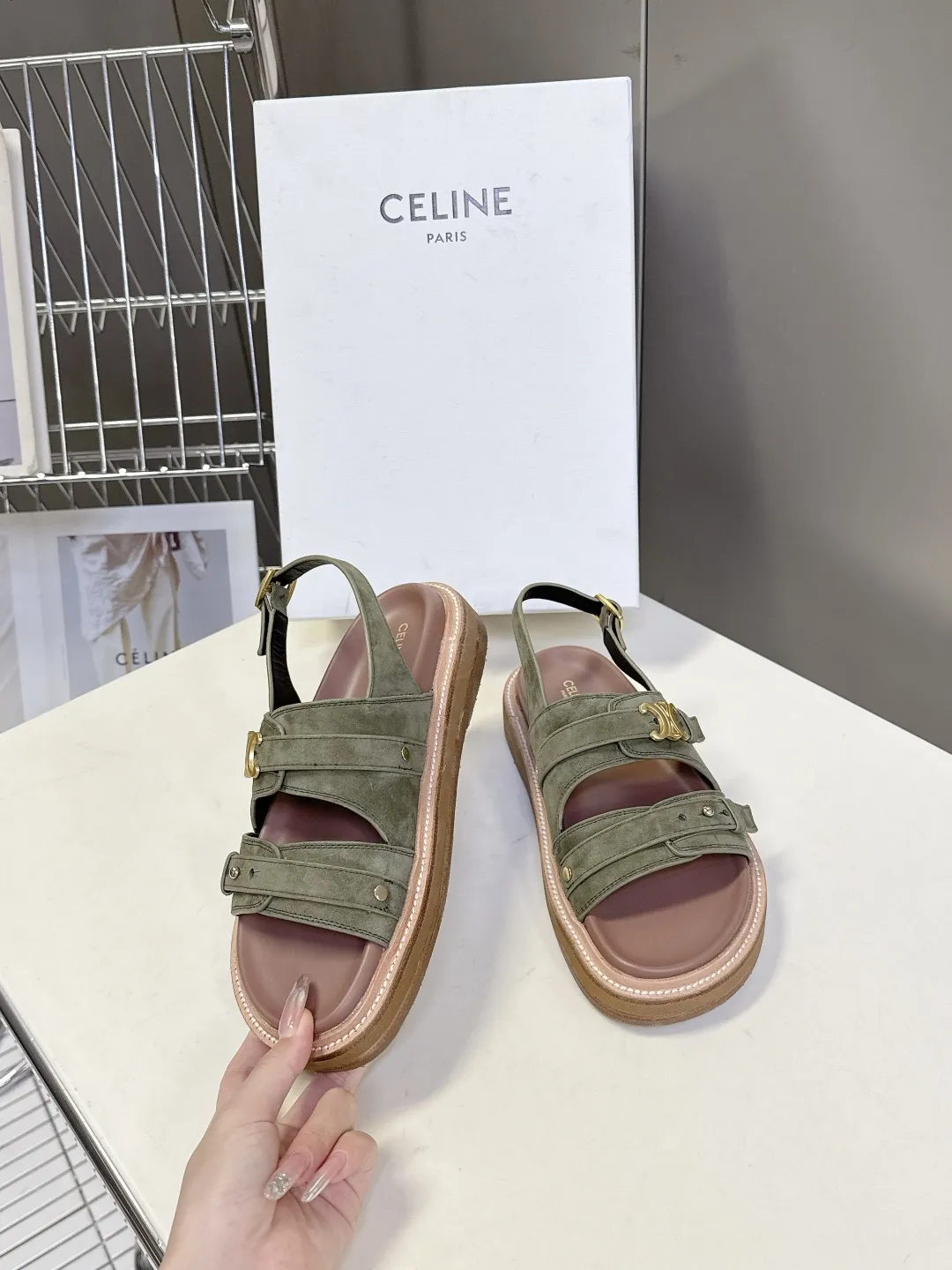 CELINE セリーヌ 緑 レトロなローマのスリッパ 新作 - 画像 (5)