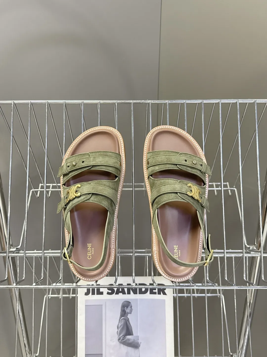 CELINE セリーヌ 緑 レトロなローマのスリッパ 新作 - 画像 (7)