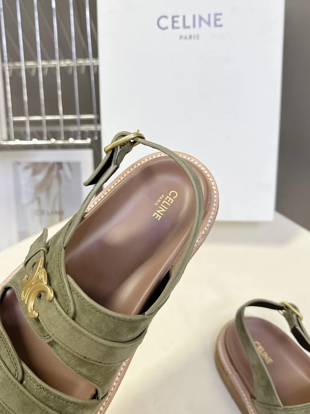 CELINE セリーヌ 緑 レトロなローマのスリッパ 新作 - 画像 (8)