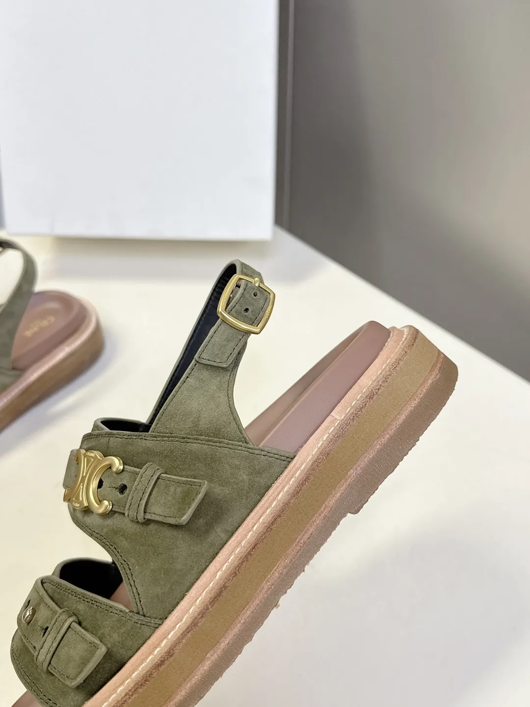 CELINE セリーヌ 緑 レトロなローマのスリッパ 新作 - 画像 (9)