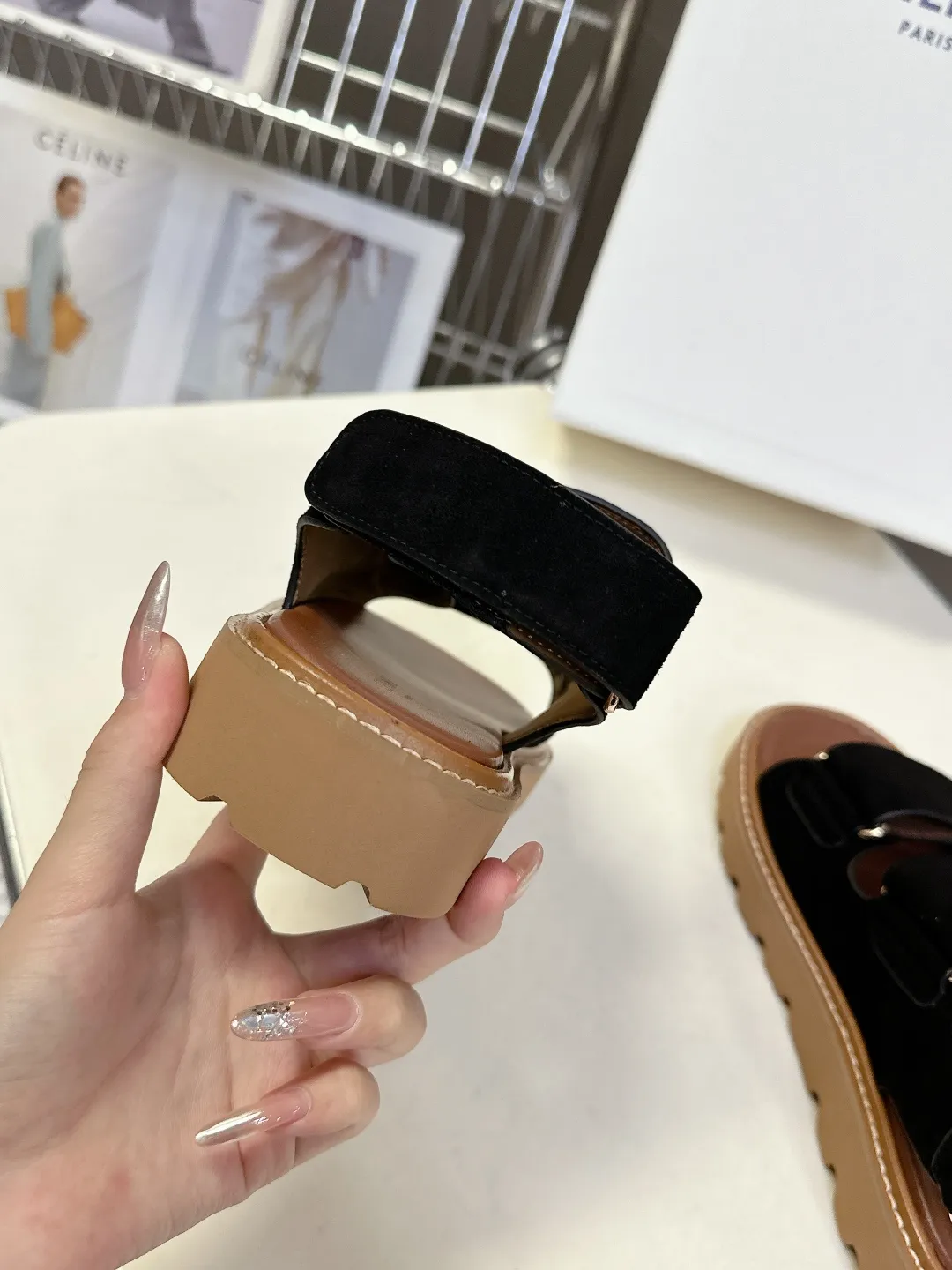 CELINE 黒 レトロなローマのスリッパ 新作 - 画像 (9)