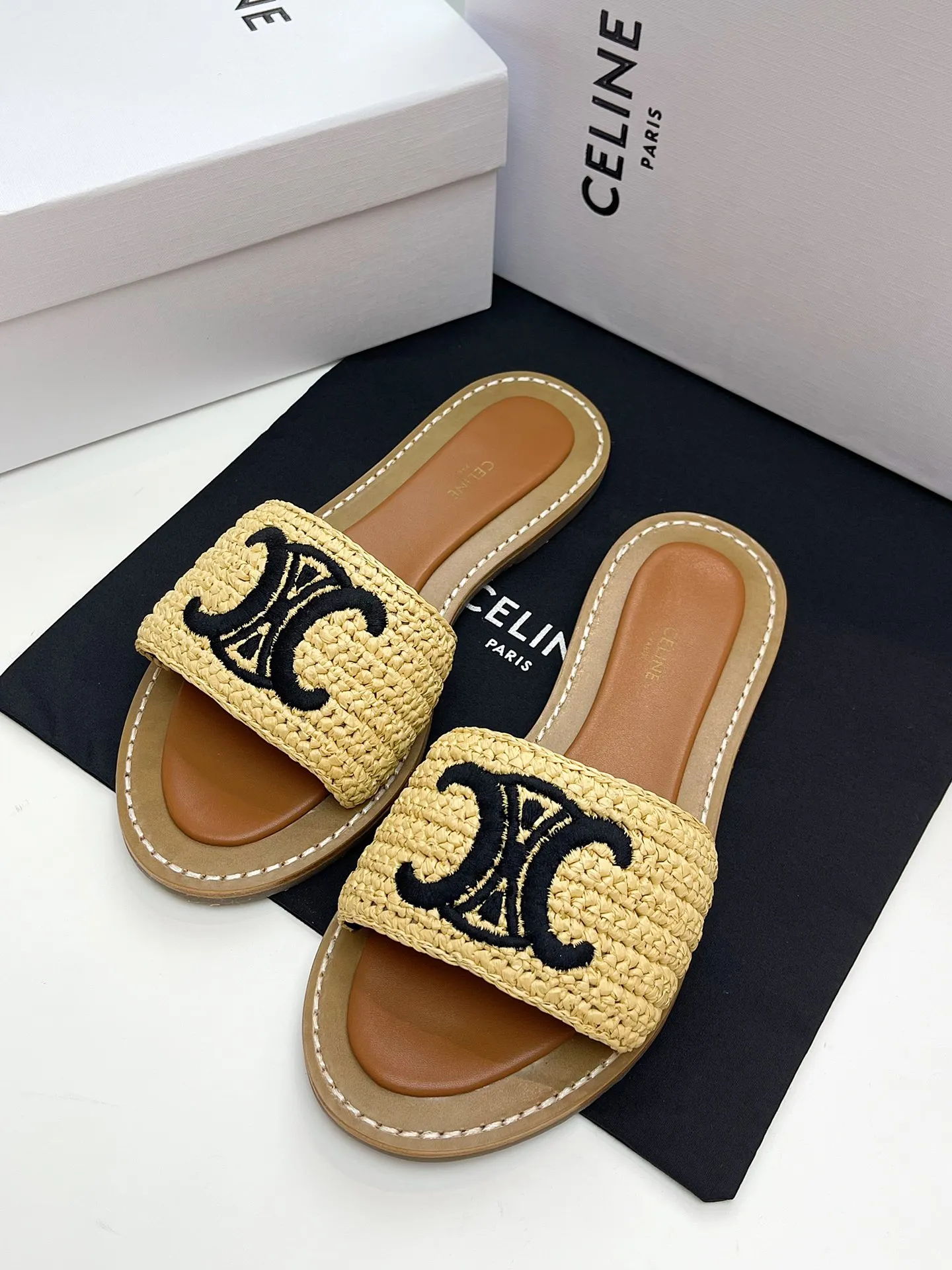 CELINE パリ 25凱旋門スリッパ ベージュ 新作