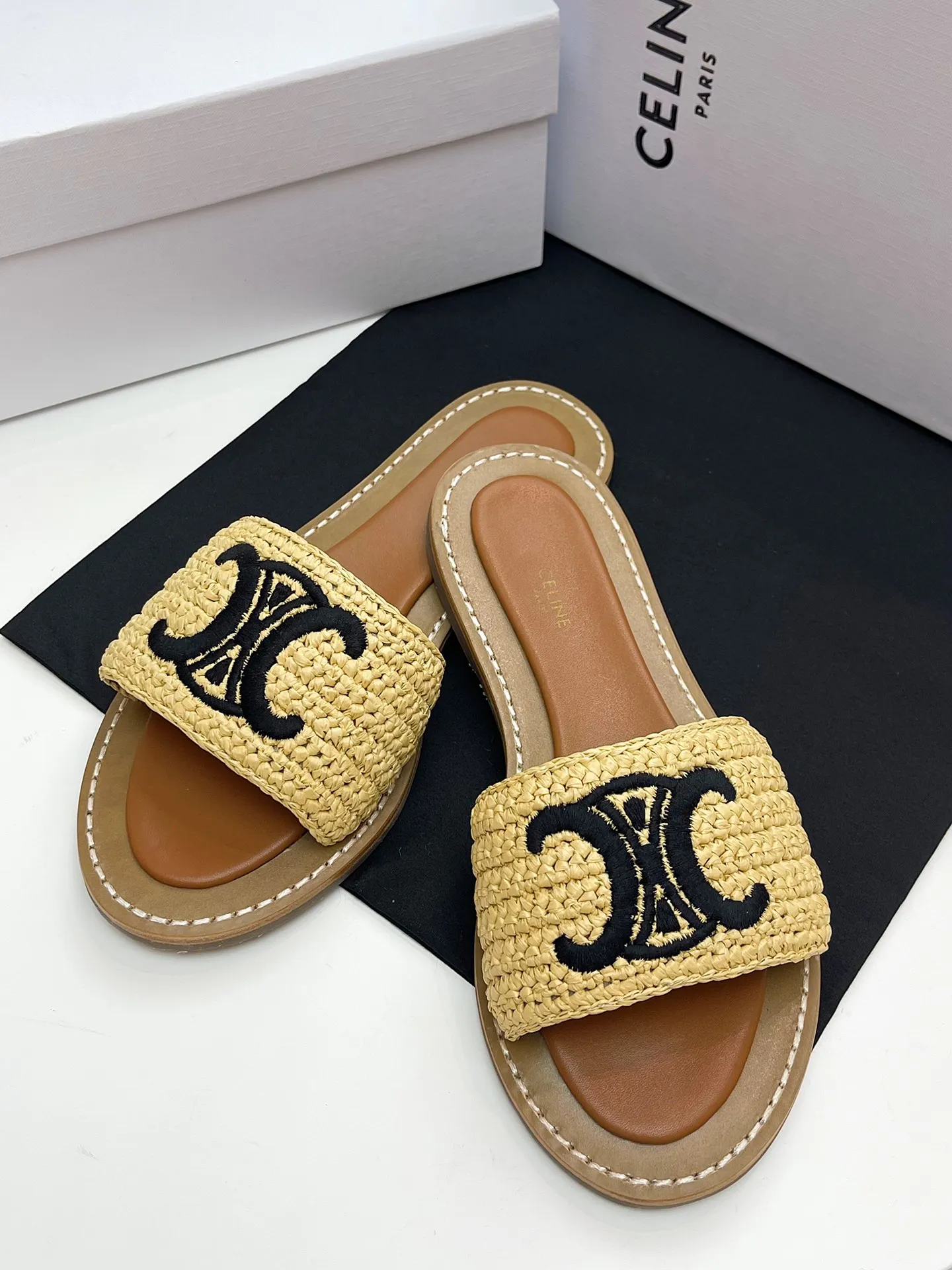 CELINE パリ 25凱旋門スリッパ ベージュ 新作 - 画像 (3)