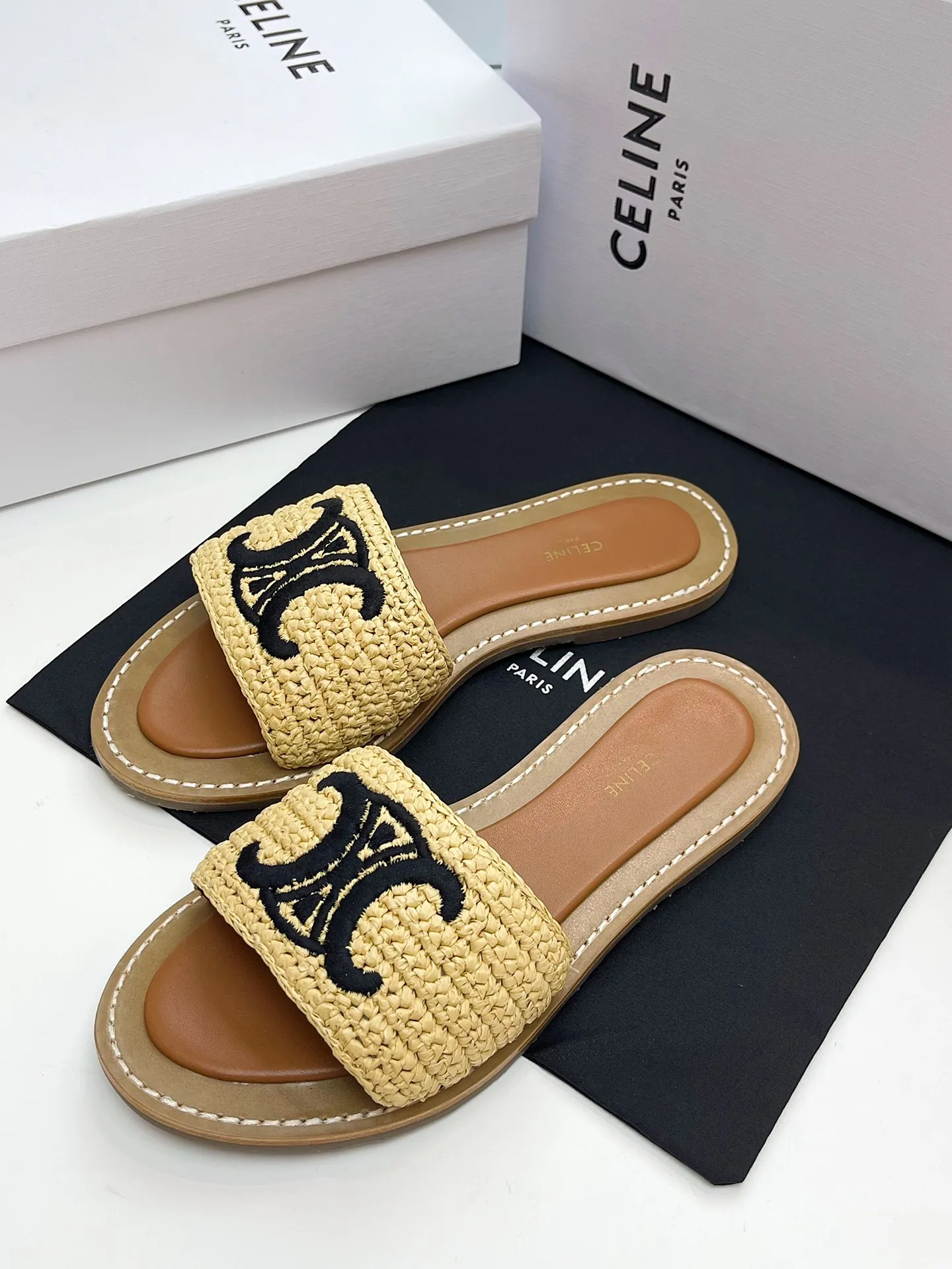 CELINE パリ 25凱旋門スリッパ ベージュ 新作 - 画像 (4)