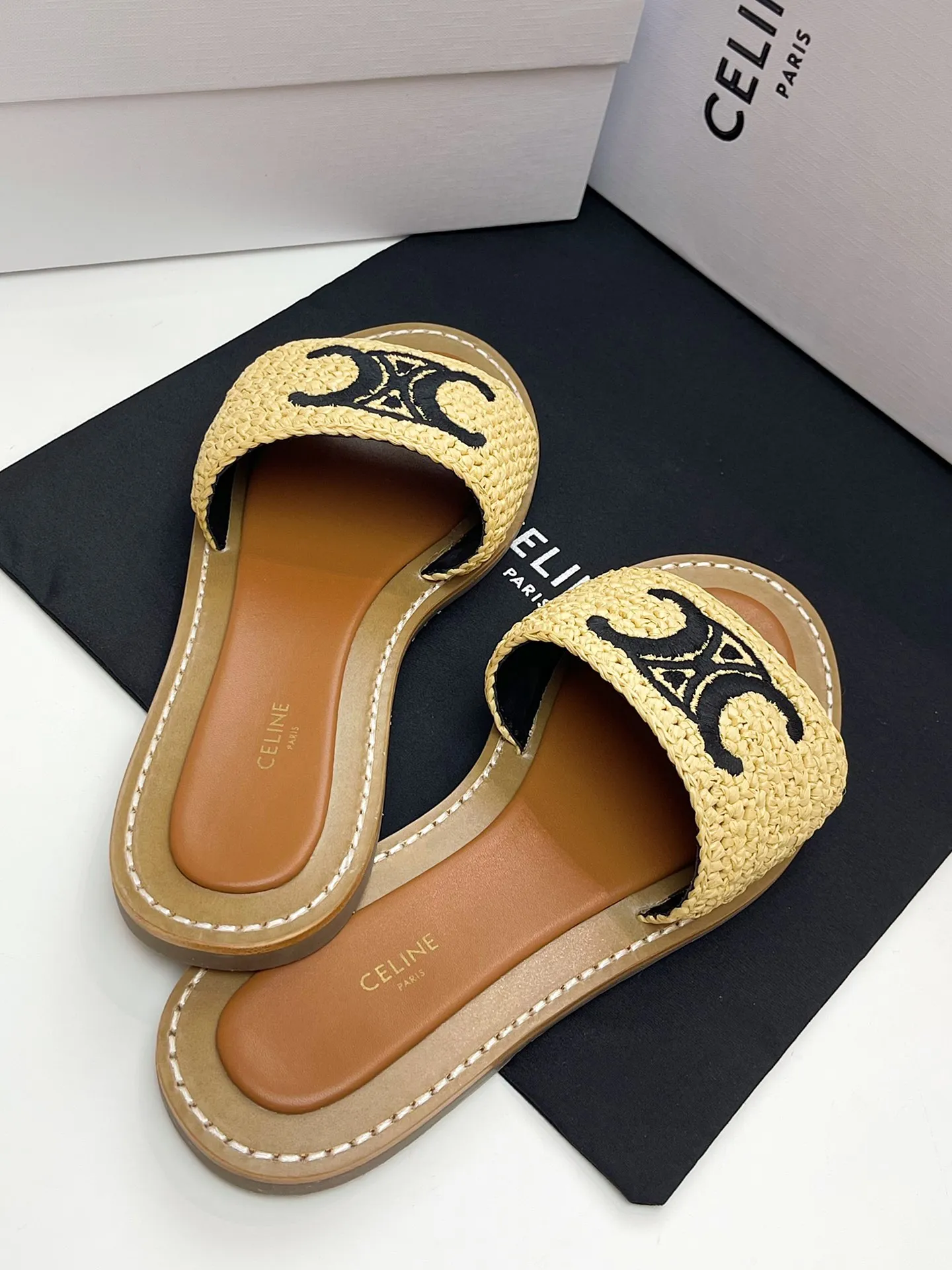 CELINE パリ 25凱旋門スリッパ ベージュ 新作 - 画像 (5)