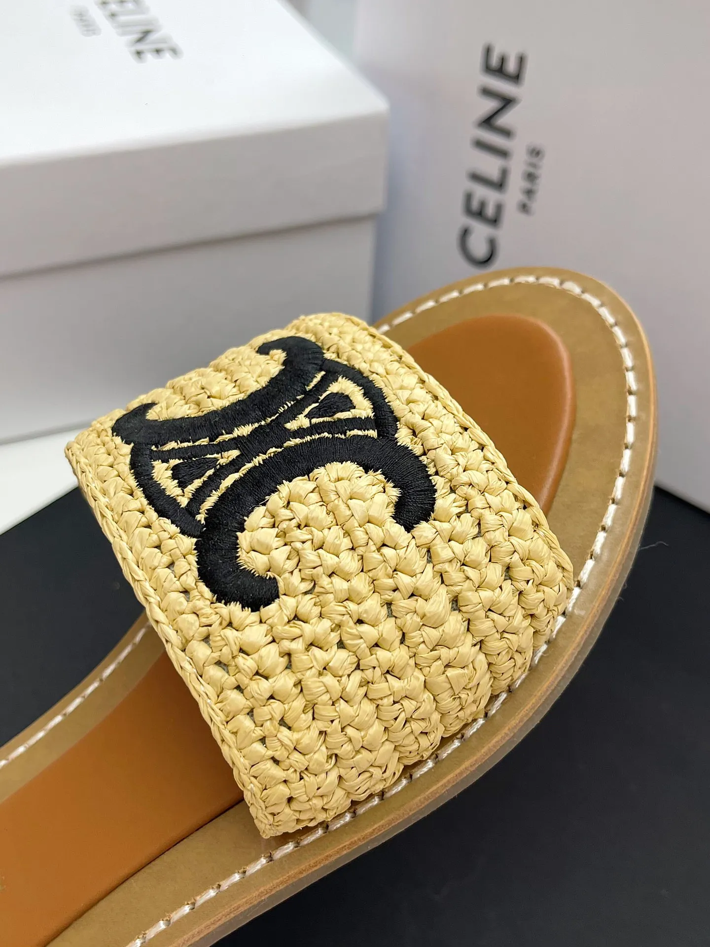 CELINE パリ 25凱旋門スリッパ ベージュ 新作 - 画像 (6)