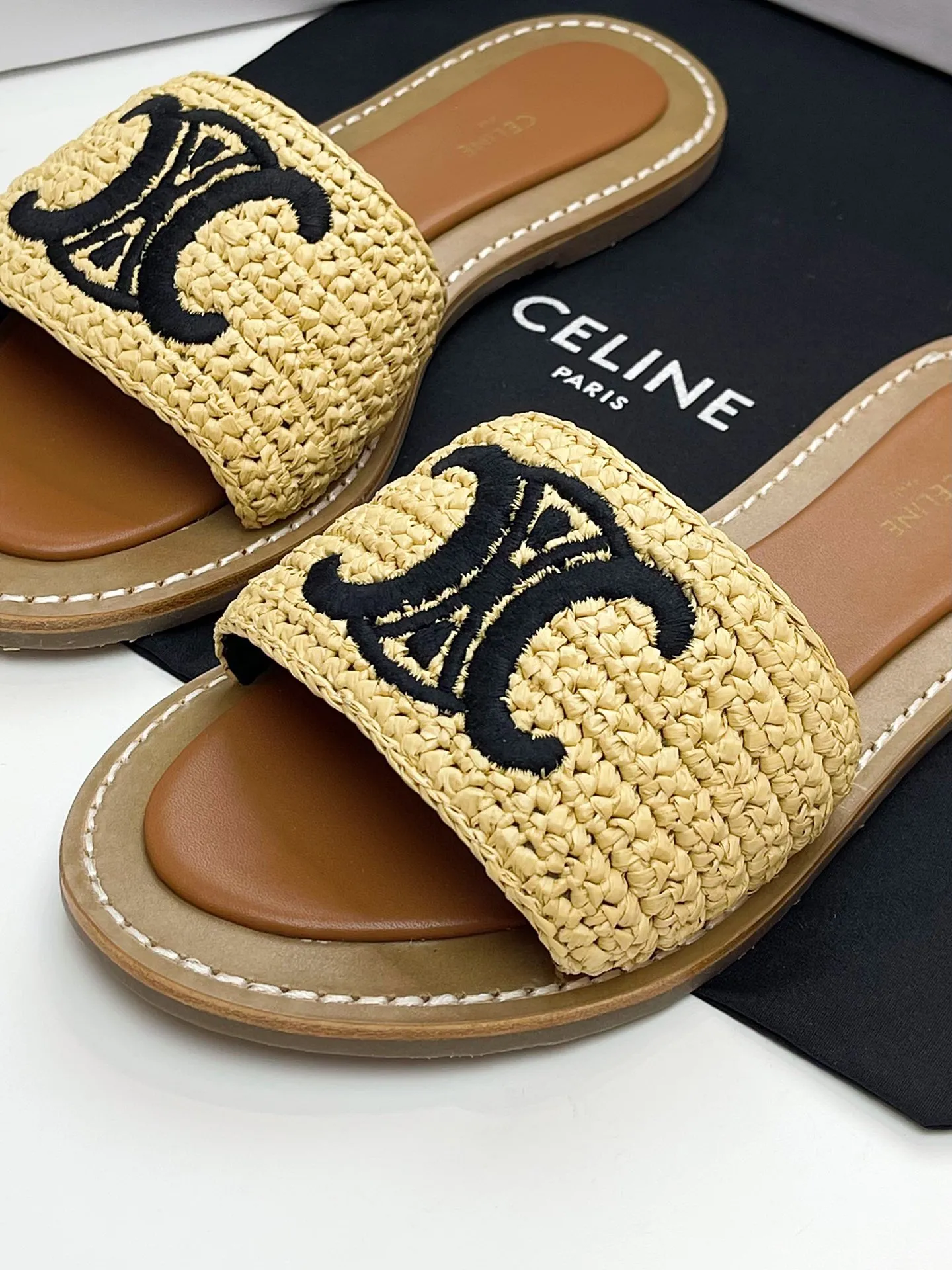CELINE パリ 25凱旋門スリッパ ベージュ 新作 - 画像 (7)