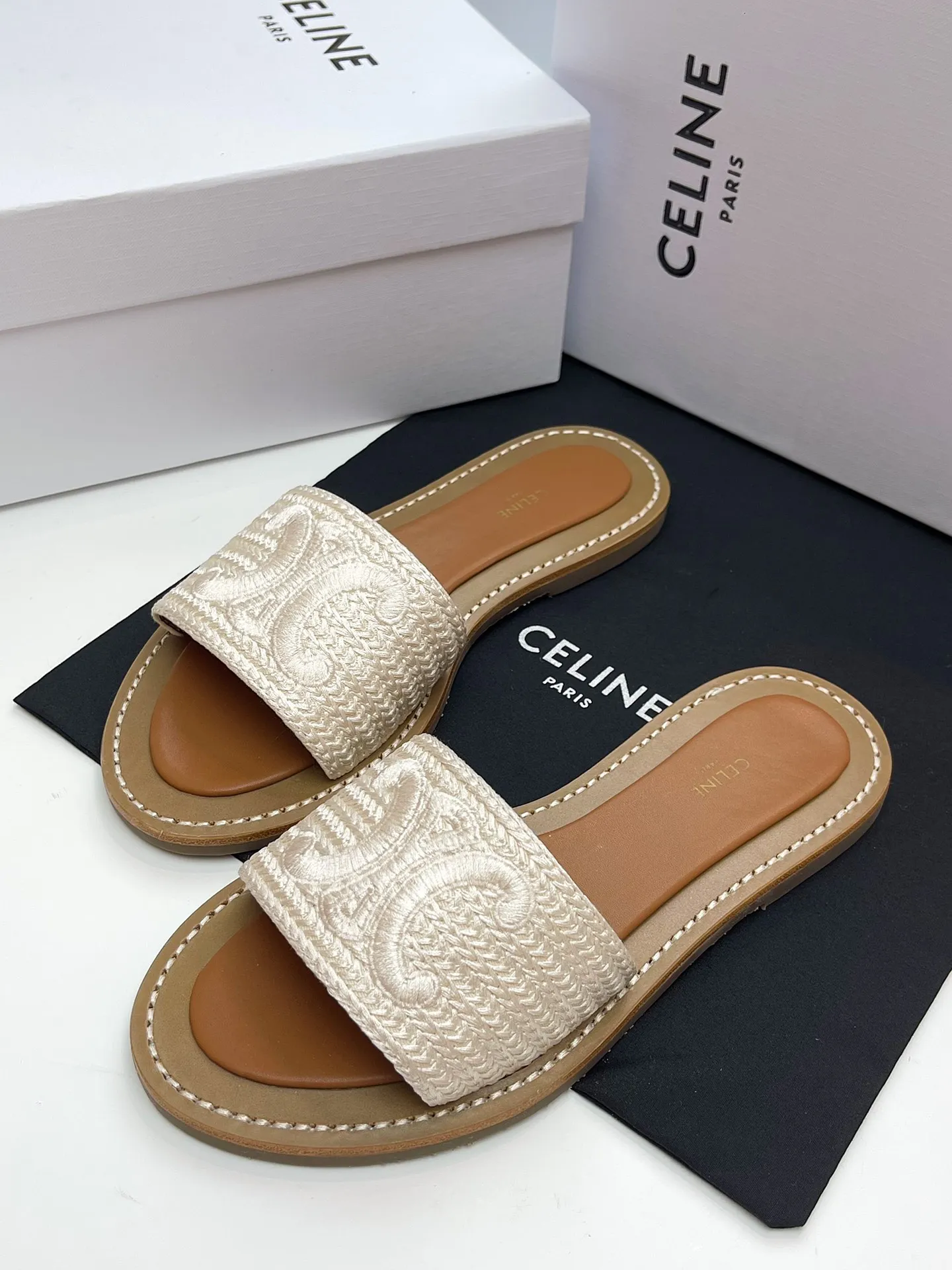 CELINE パリ 凱旋門スリッパ ベージュ 新作 - 画像 (4)