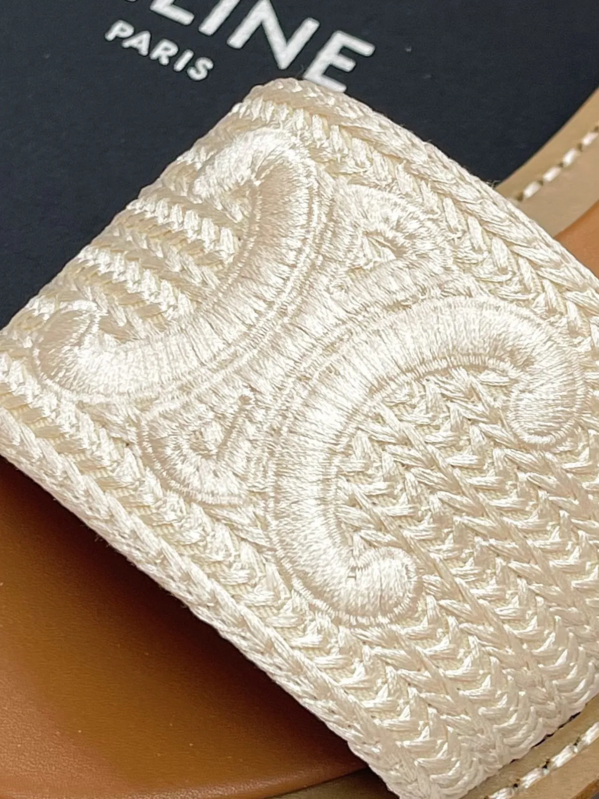 CELINE パリ 凱旋門スリッパ ベージュ 新作 - 画像 (6)