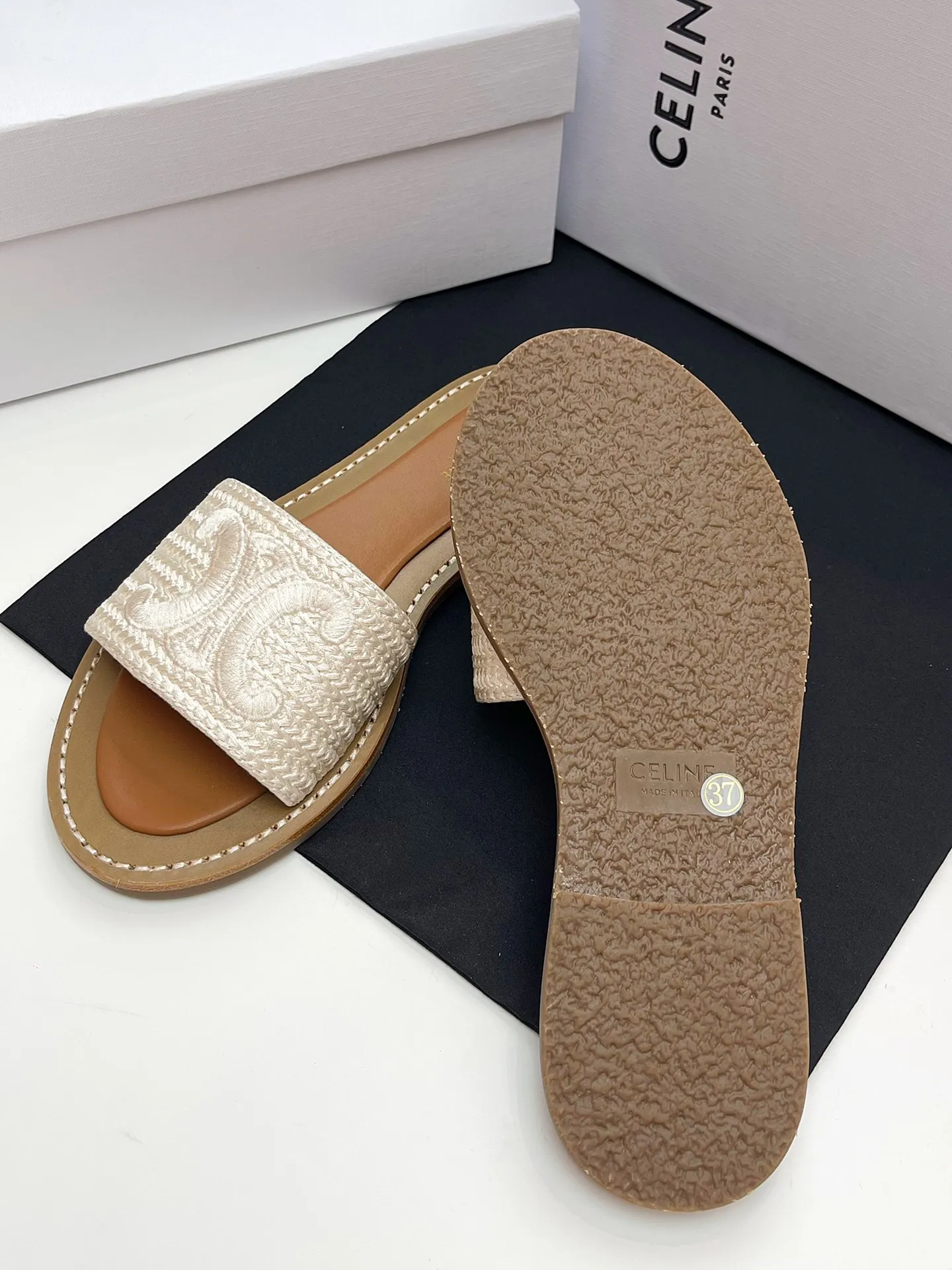 CELINE パリ 凱旋門スリッパ ベージュ 新作 - 画像 (10)