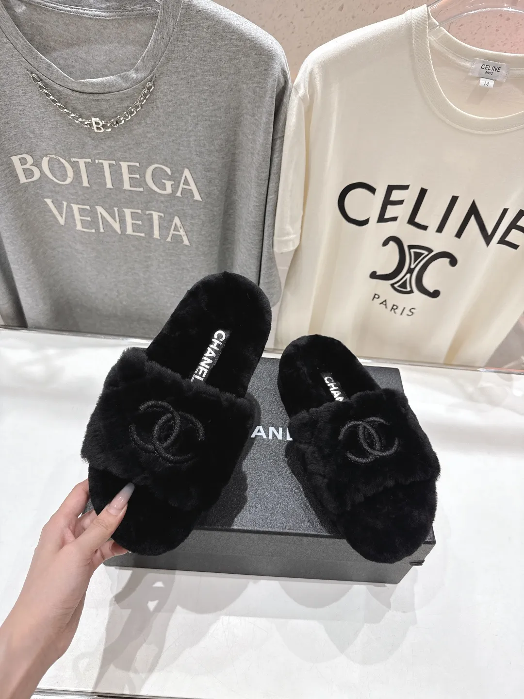 CHANEL新作黒毛皮のスリッパレトロスタイル - 画像 (4)