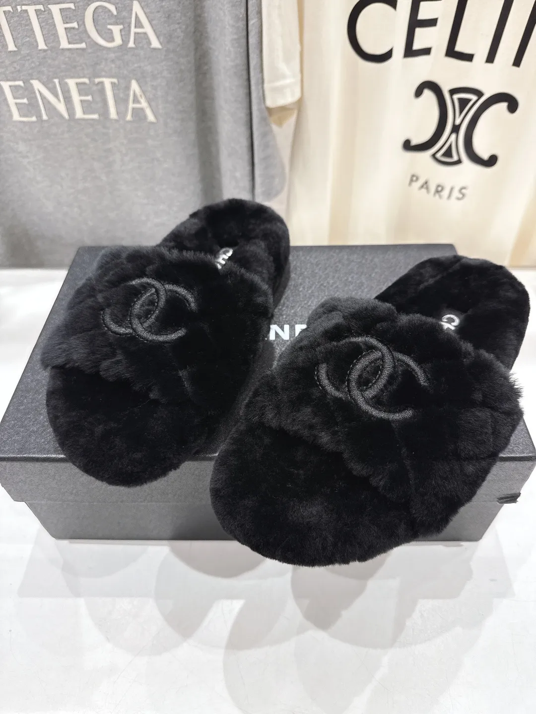CHANEL新作黒毛皮のスリッパレトロスタイル - 画像 (7)