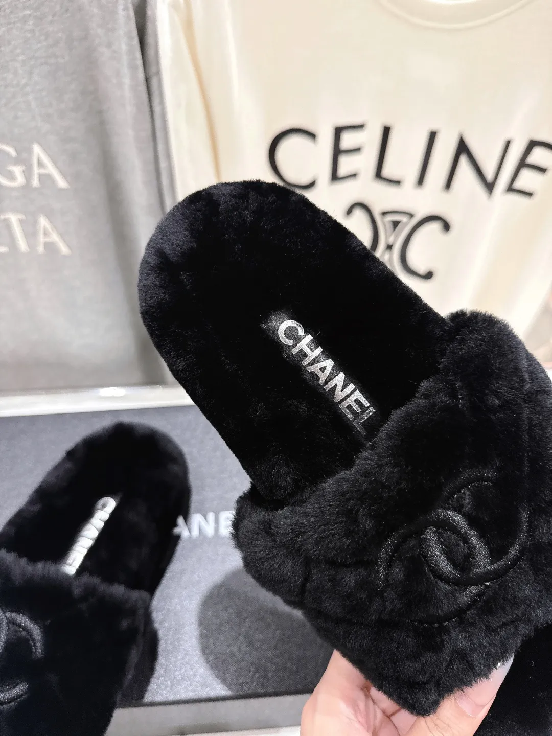 CHANEL新作黒毛皮のスリッパレトロスタイル - 画像 (8)