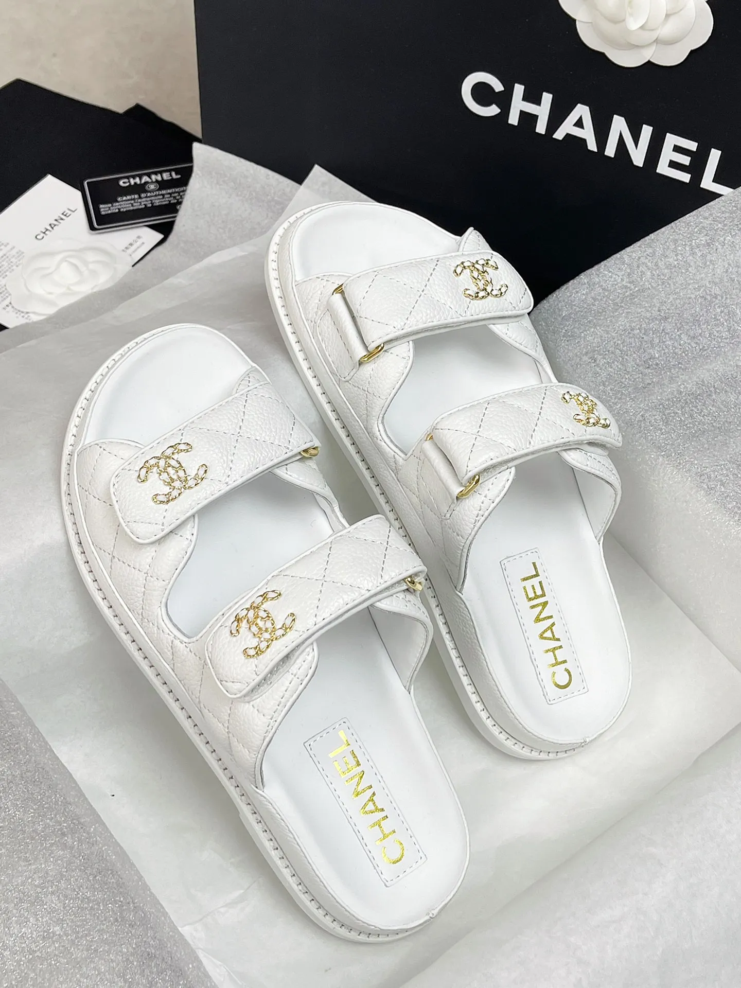 CHANEL 白 レトロなローマのサンダルとスリッパ - 画像 (4)