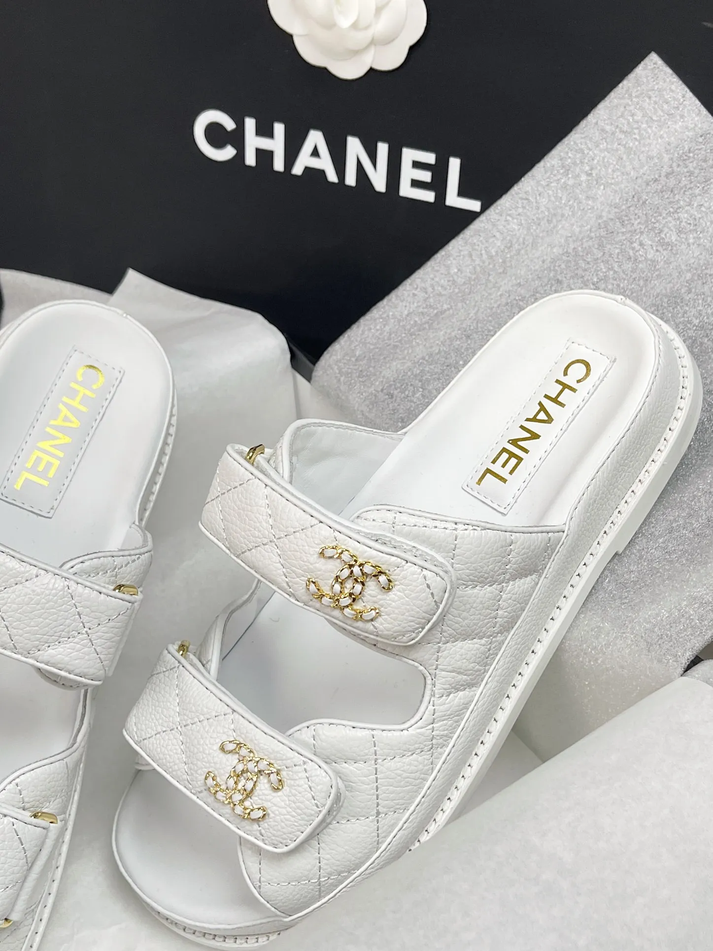 CHANEL 白 レトロなローマのサンダルとスリッパ - 画像 (7)