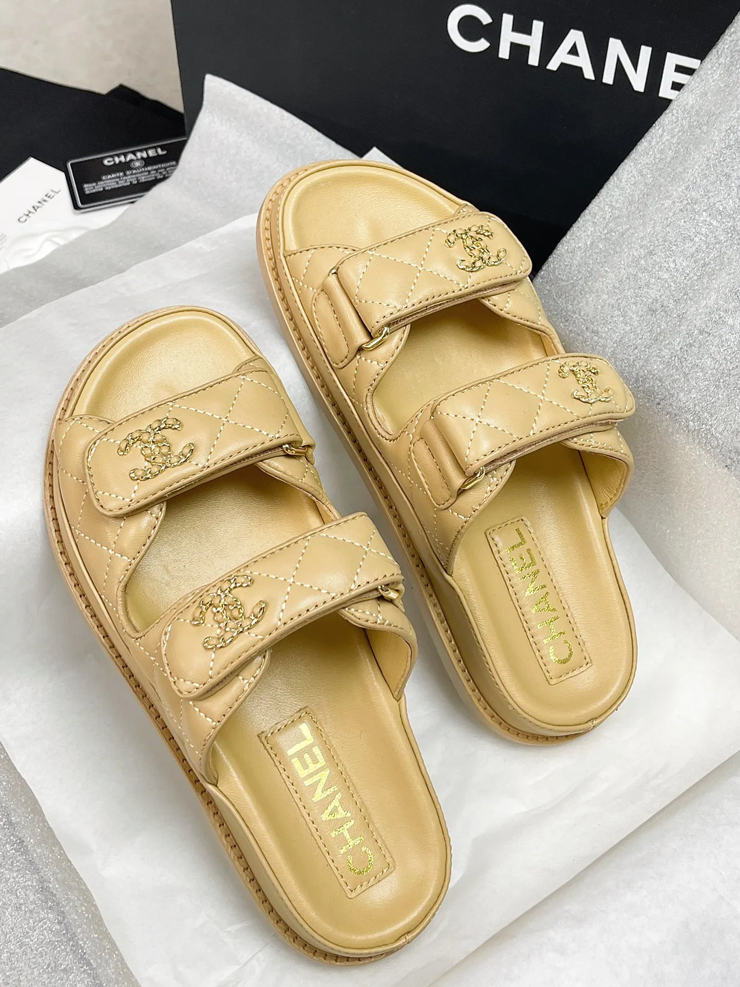 CHANEL ベージュベルクロスリッパ新作 - 画像 (6)