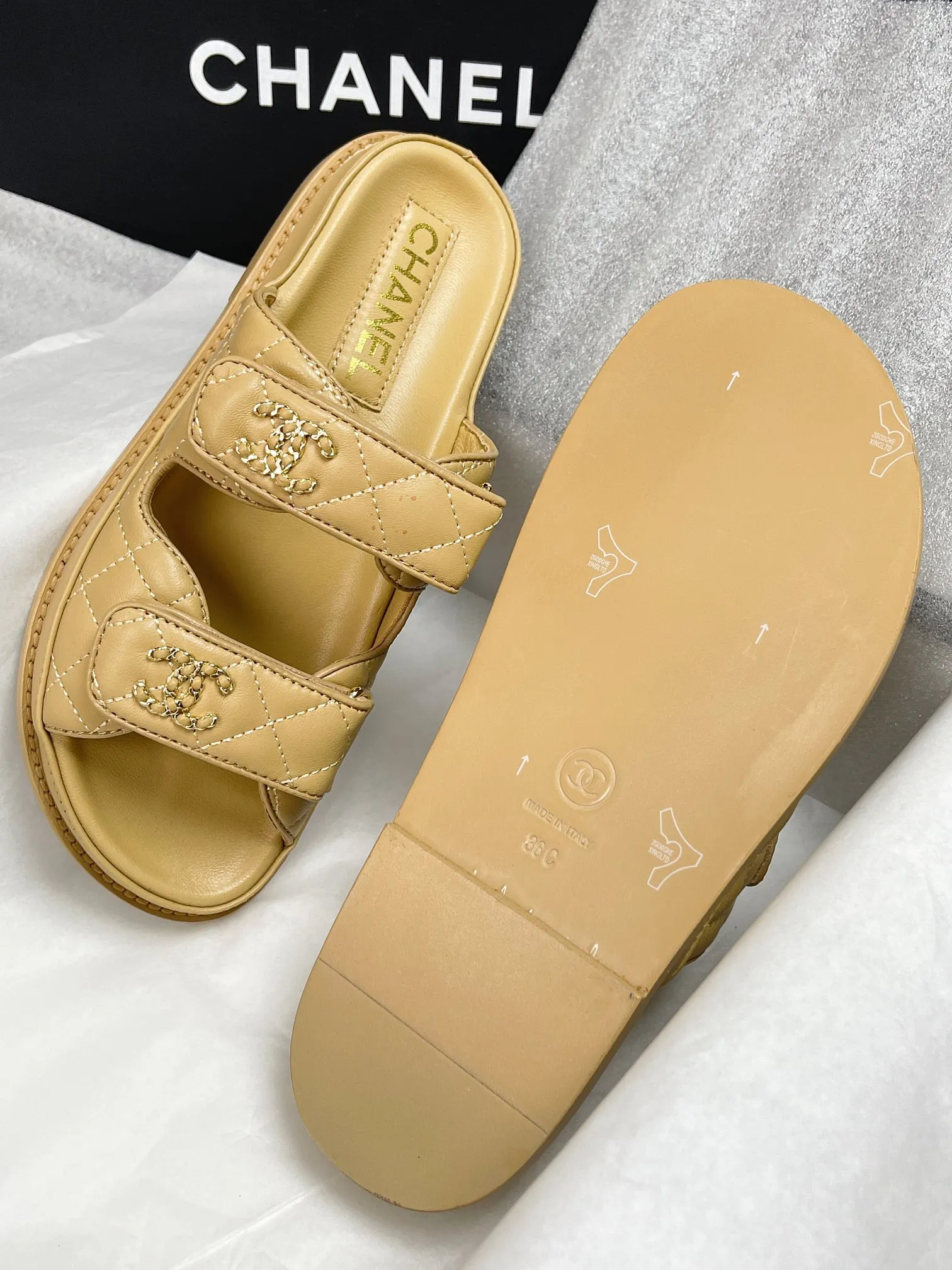 CHANEL ベージュベルクロスリッパ新作 - 画像 (10)