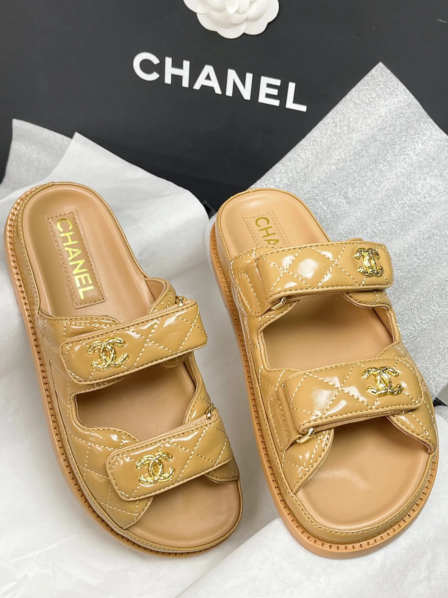 CHANEL ベージュ厚いソールベルクロスリッパ - 画像 (4)