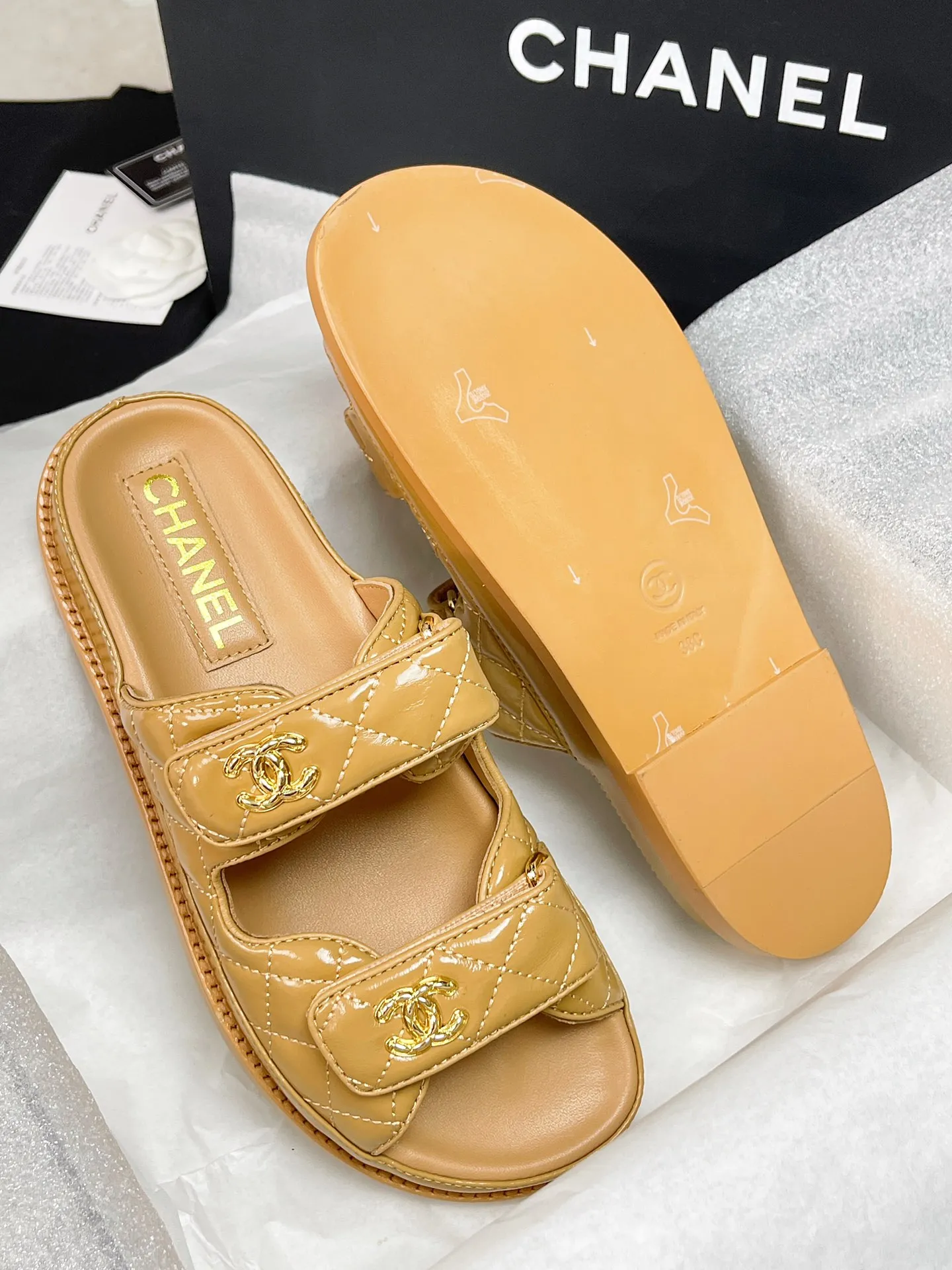 CHANEL ベージュ厚いソールベルクロスリッパ - 画像 (10)