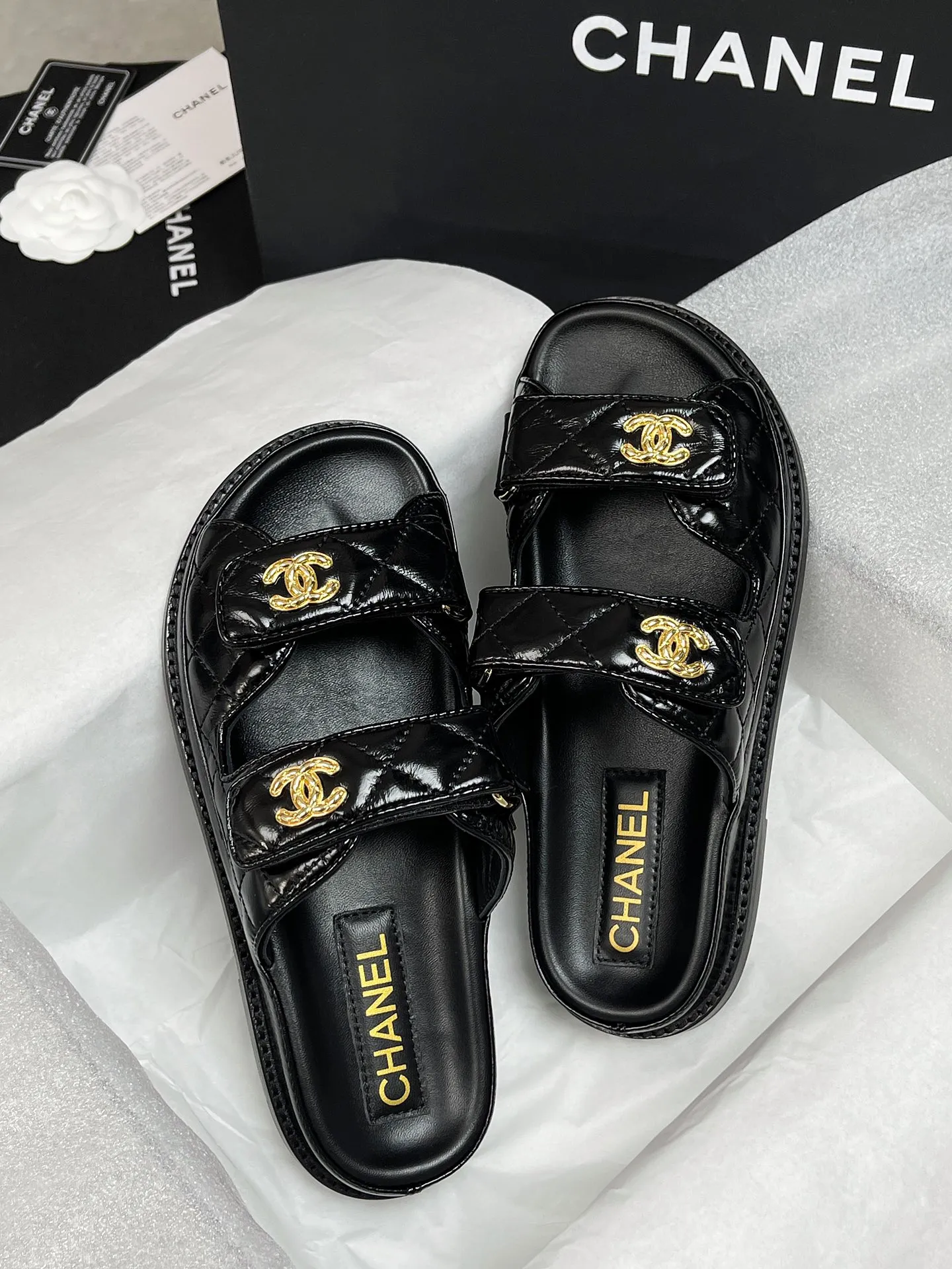 CHANEL新作黒ベルクロスリッパレトロスタイル - 画像 (3)