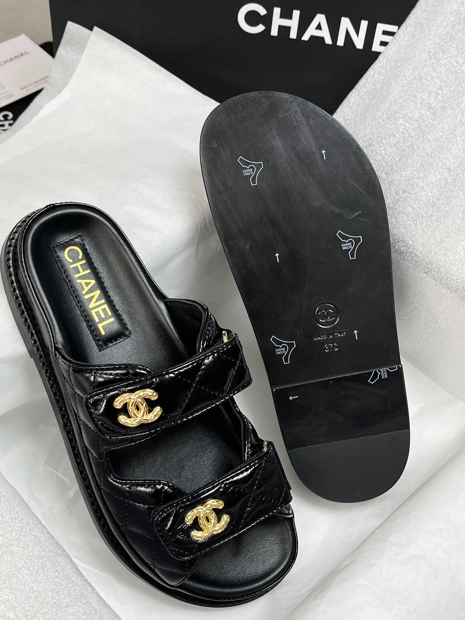 CHANEL新作黒ベルクロスリッパレトロスタイル - 画像 (10)