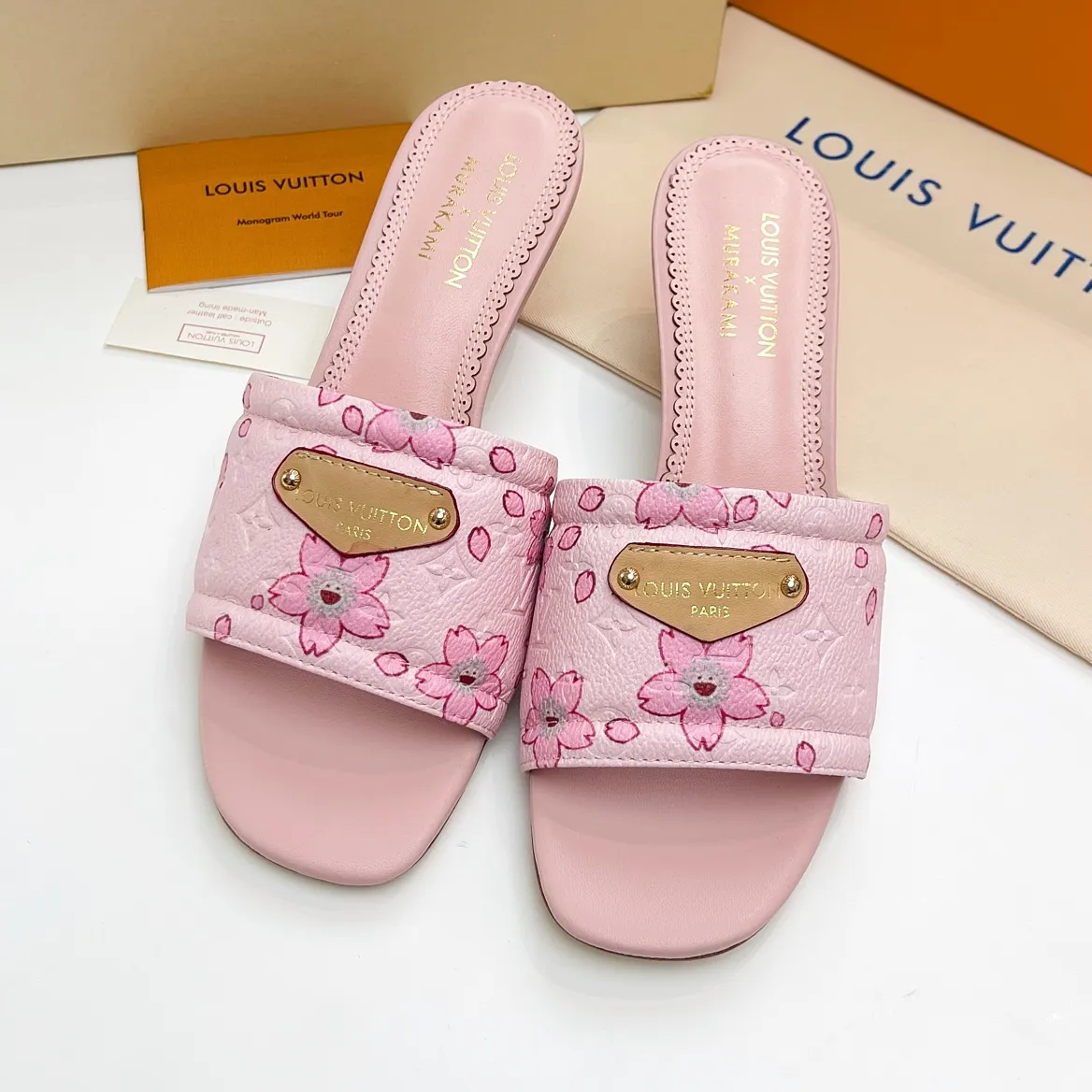 LOUIS VUITTON ピンク 桜柄スリッパ