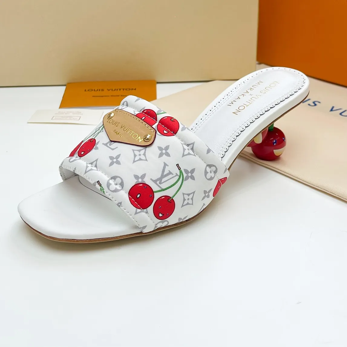 LOUIS VUITTON 新作桜柄ミュール 5.5CM - 画像 (5)