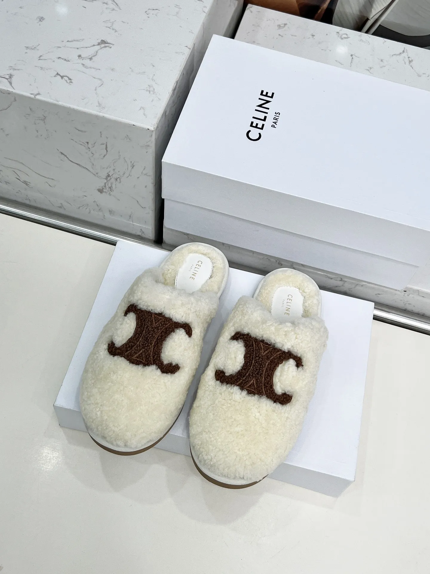 CELINE 2025新作ウールスリッパ ホワイト クラシック