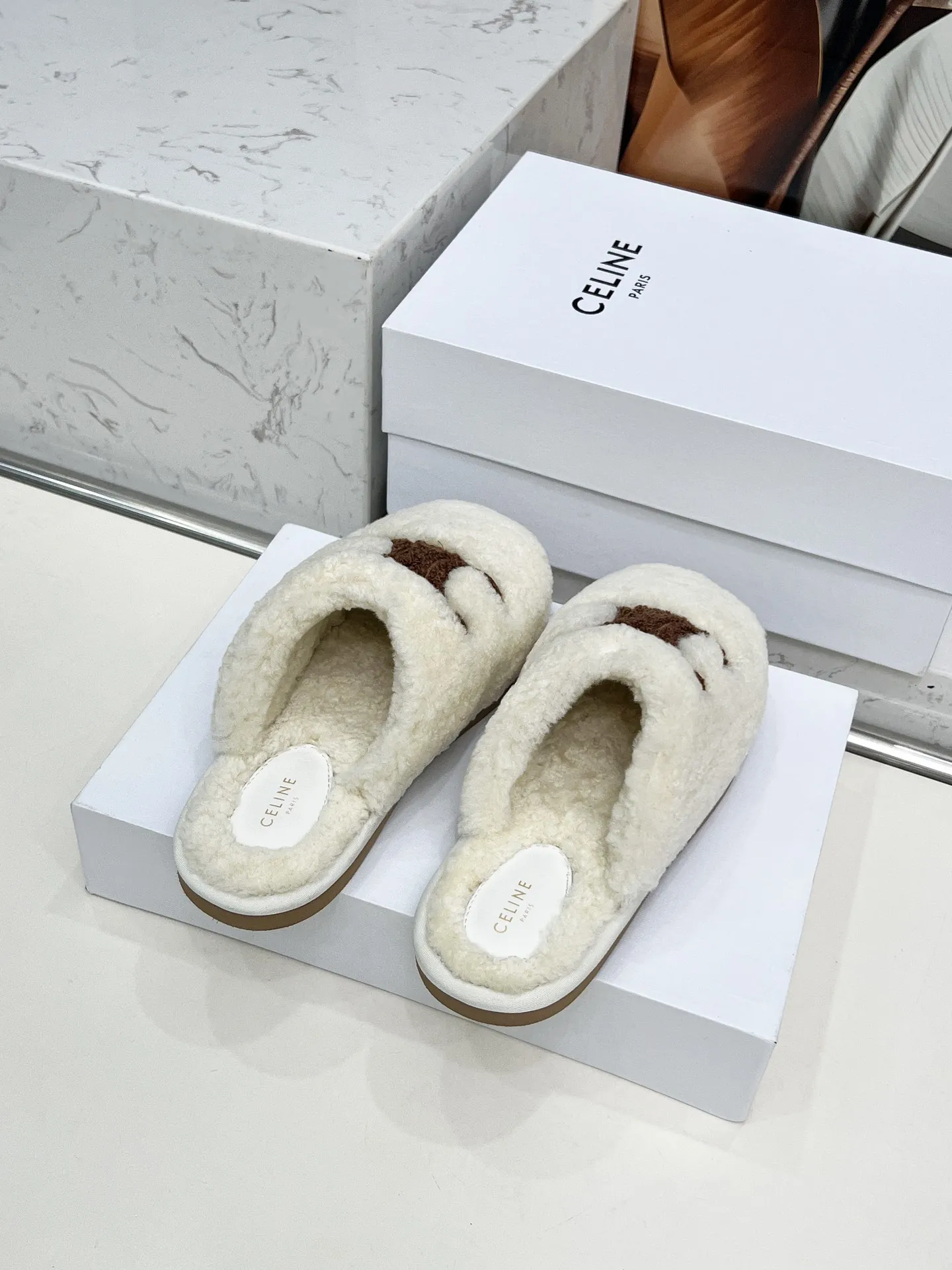 CELINE 2025新作ウールスリッパ ホワイト クラシック - 画像 (9)
