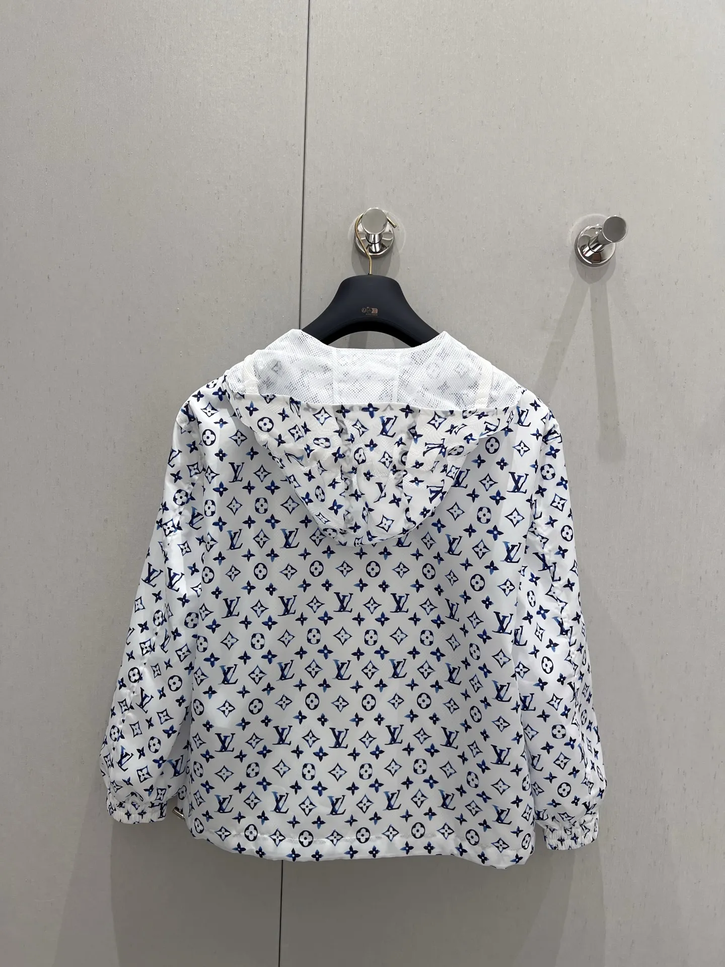 Louis Vuitton 新作黒フード付きジャケット - 画像 (3)