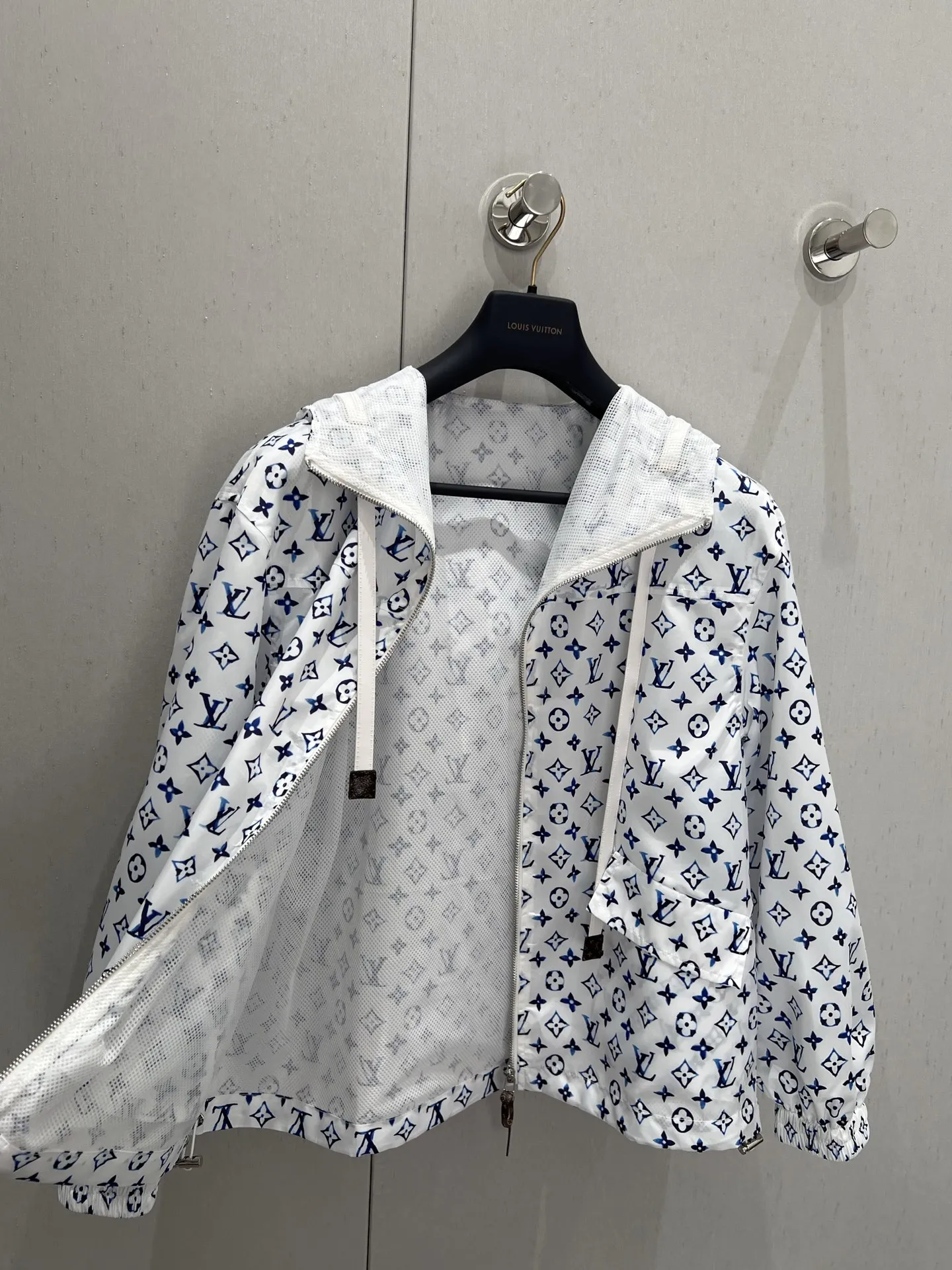 Louis Vuitton 新作黒フード付きジャケット - 画像 (4)