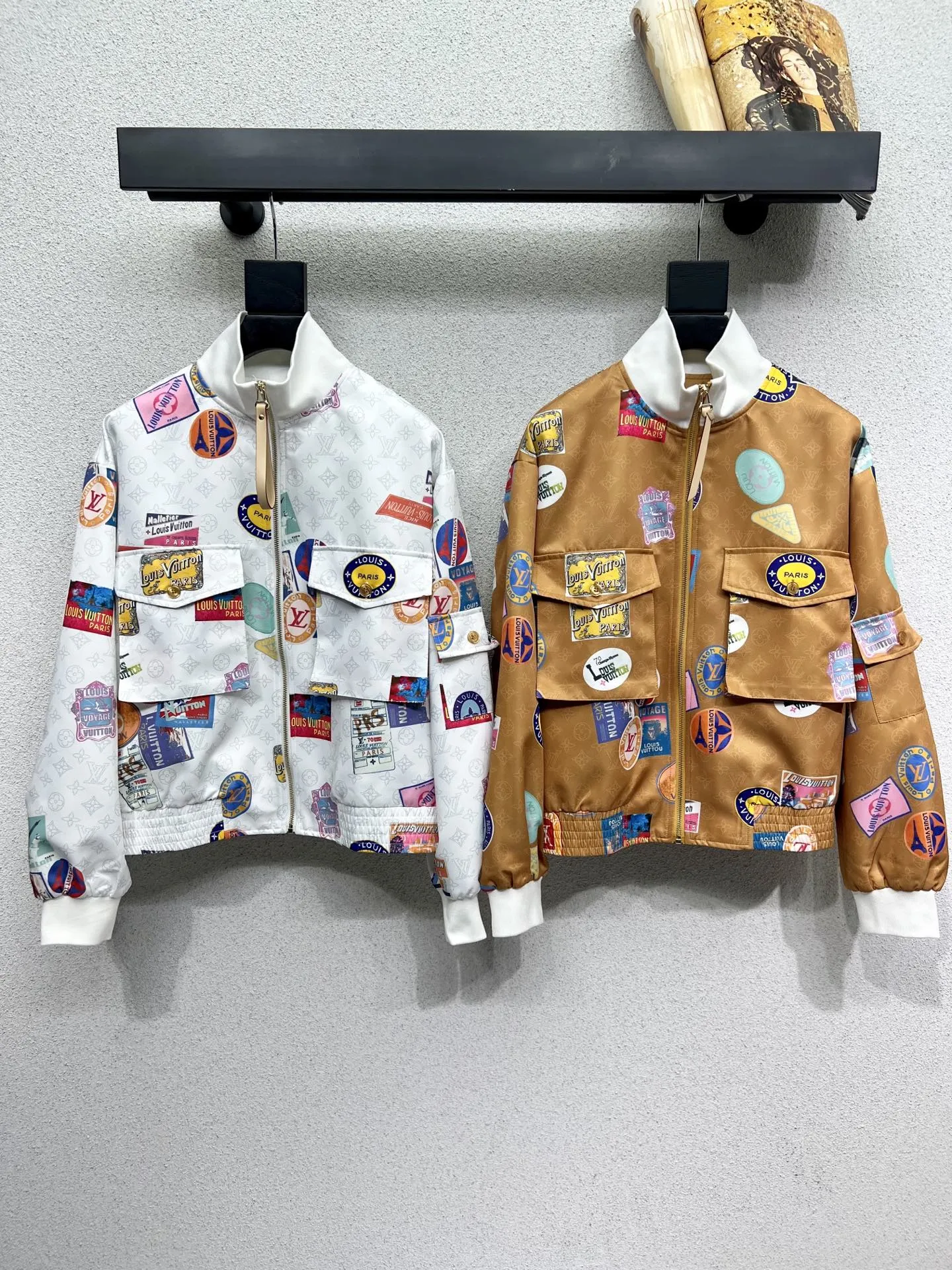 LOUIS VUITTON 印刷ジャケット 黒と白 フード付き