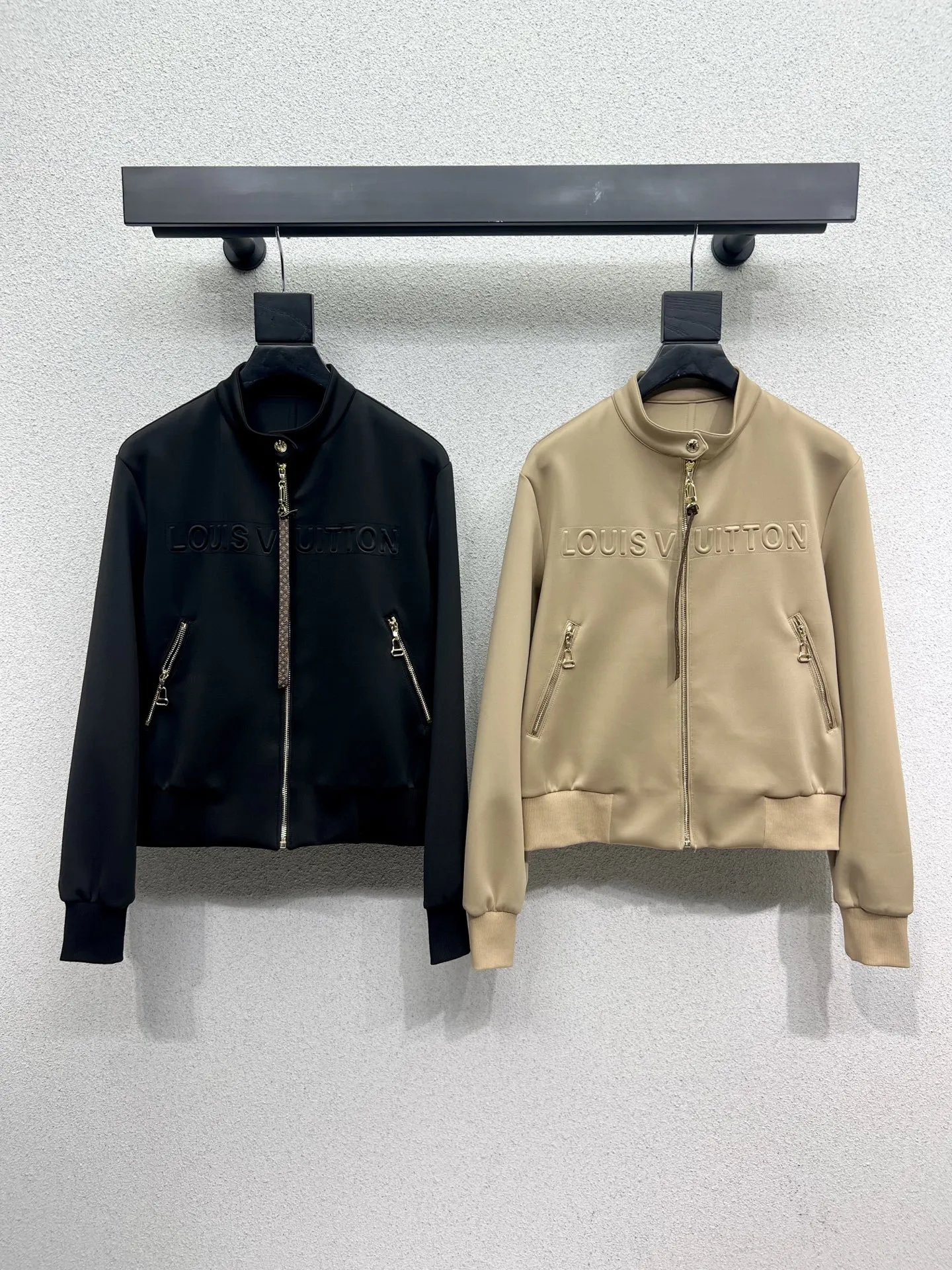LOUIS VUITTON黒とベージュジャケット新作