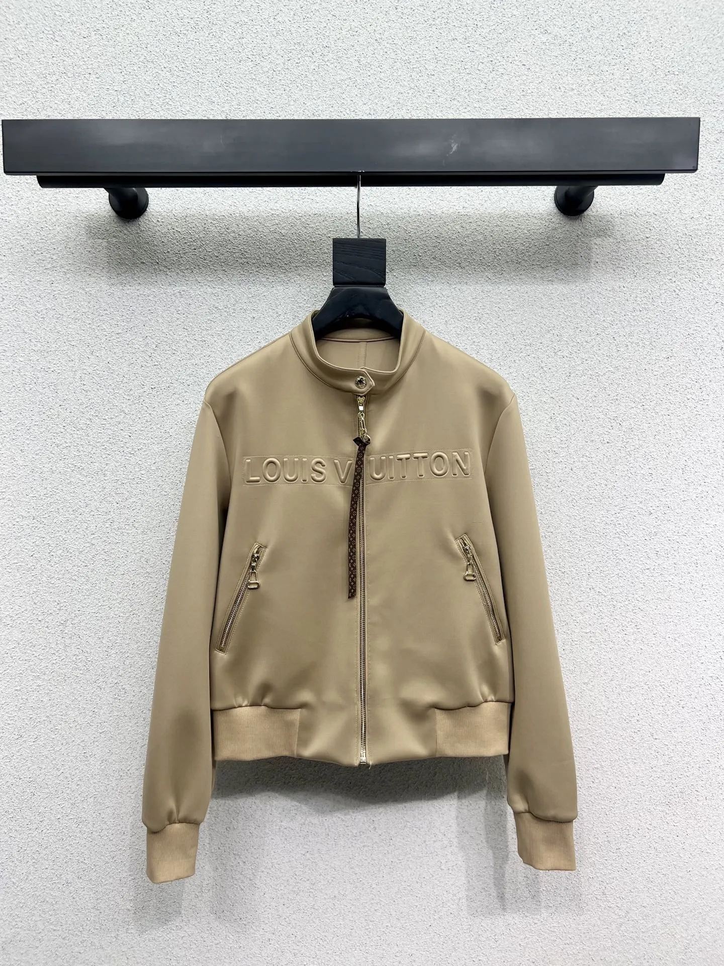 LOUIS VUITTON黒とベージュジャケット新作 - 画像 (7)