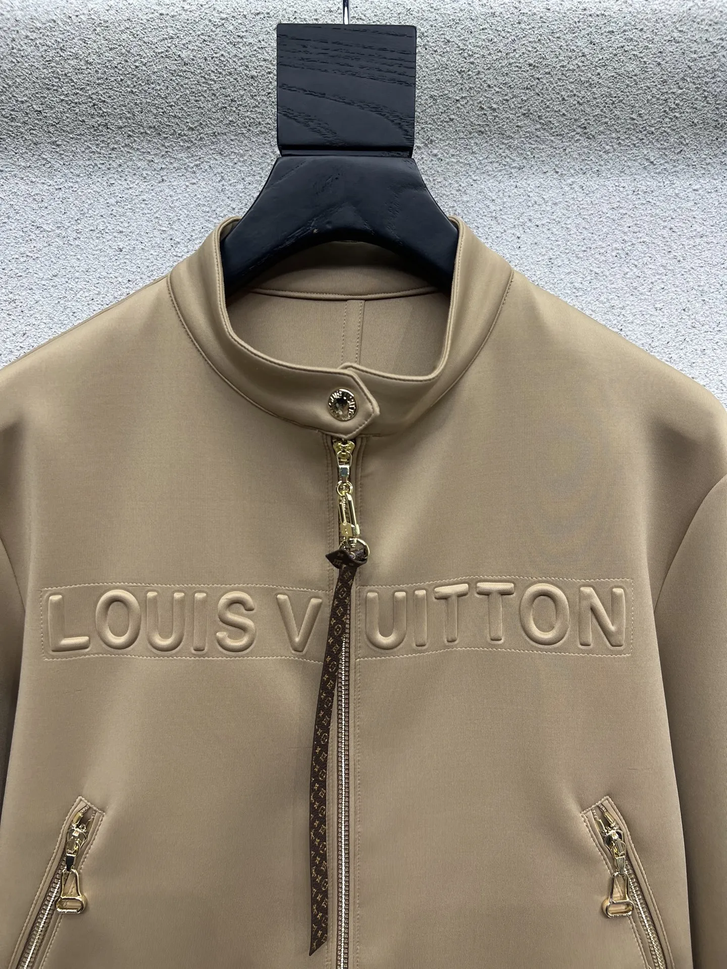 LOUIS VUITTON黒とベージュジャケット新作 - 画像 (8)