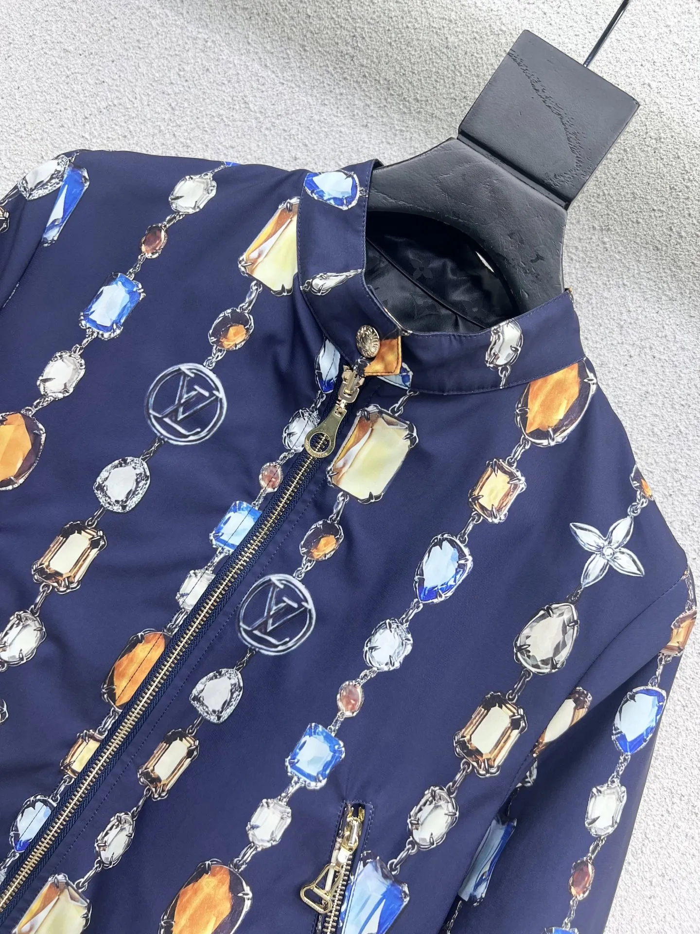 Louis Vuitton 新作黒ダイヤモンド印刷両面ジャケット - 画像 (3)