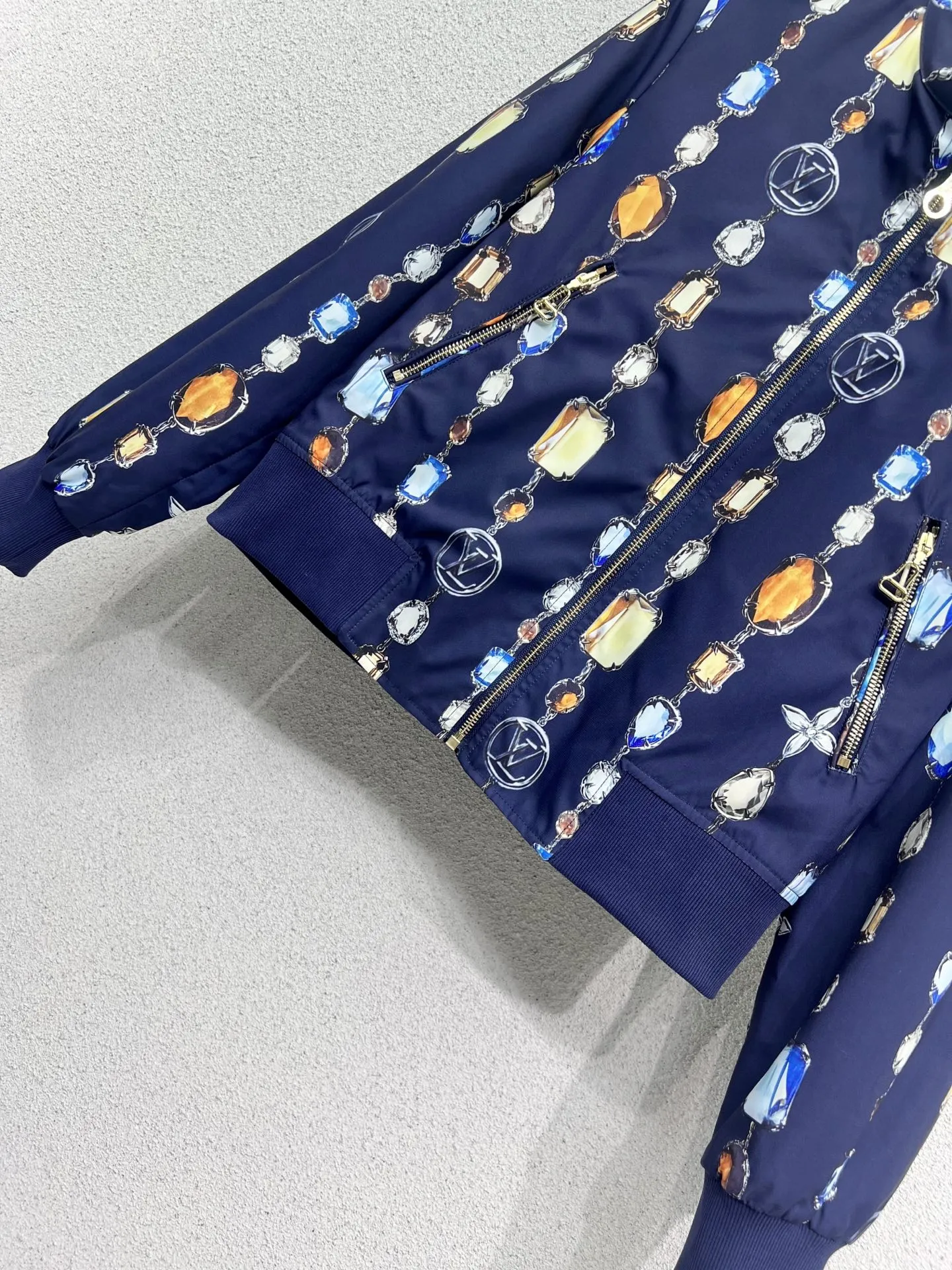 Louis Vuitton 新作黒ダイヤモンド印刷両面ジャケット - 画像 (4)