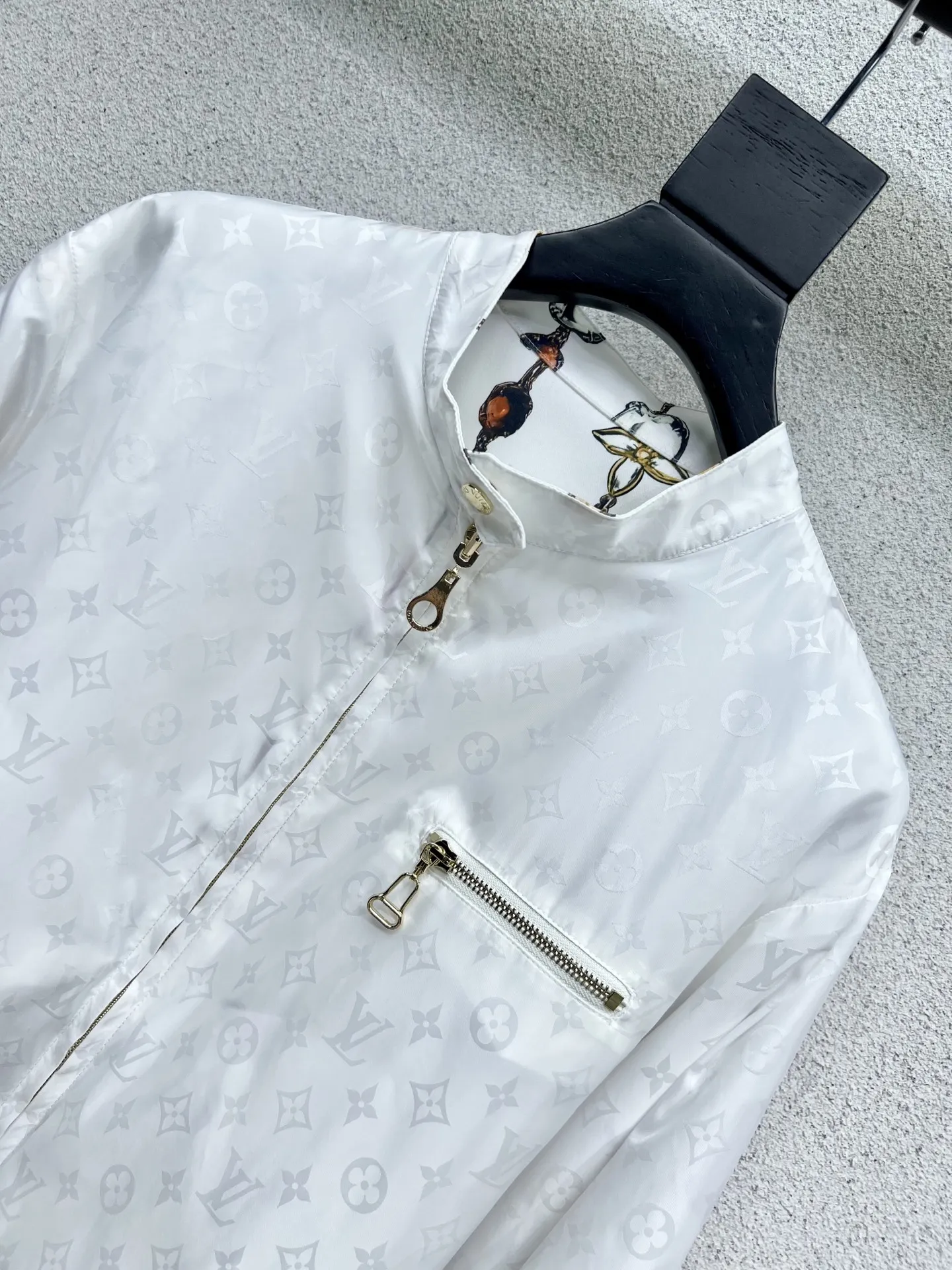 LOUIS VUITTON 黒 両面ジャケット 新作 - 画像 (3)